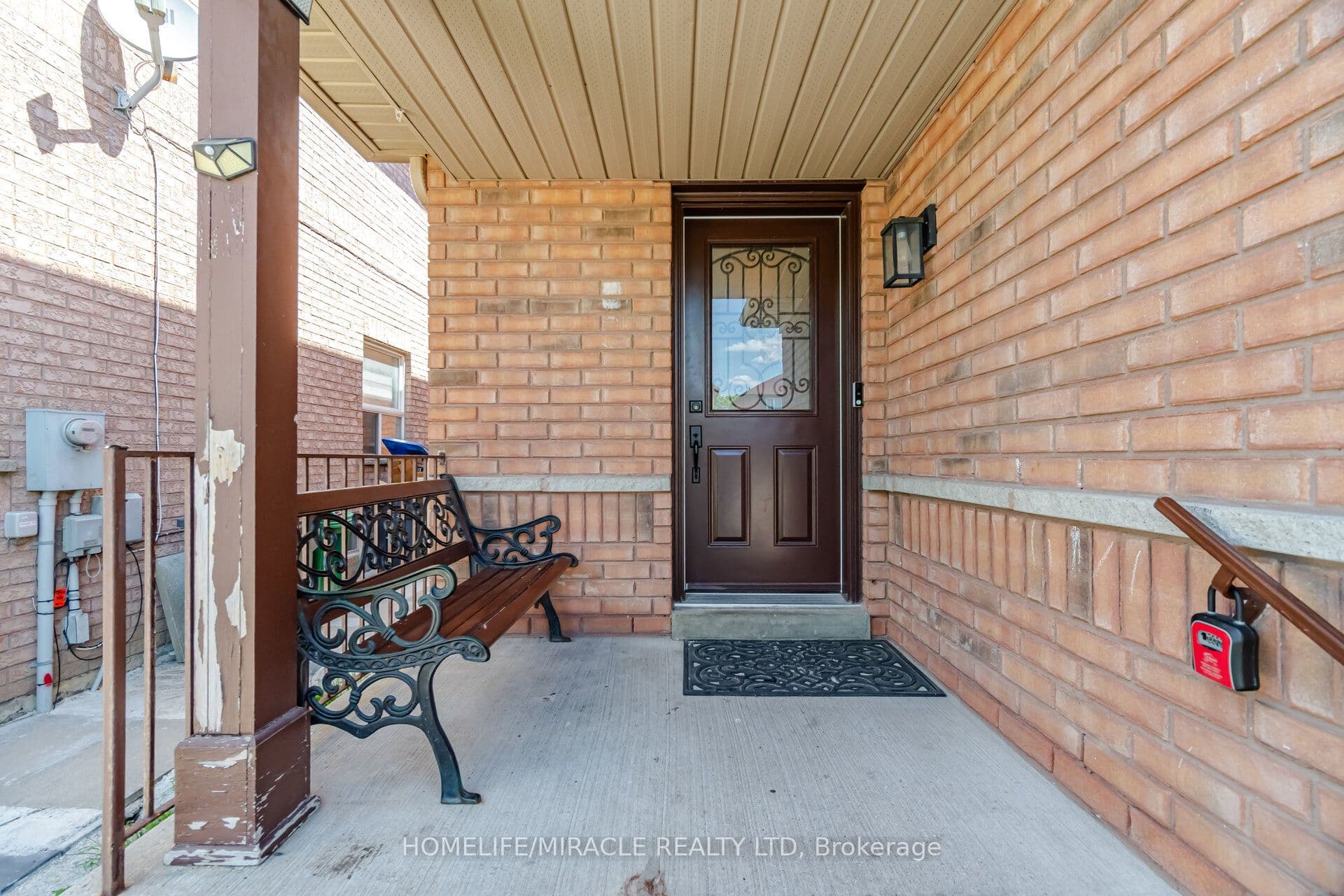 45 Ridgefield Court — photograph 4