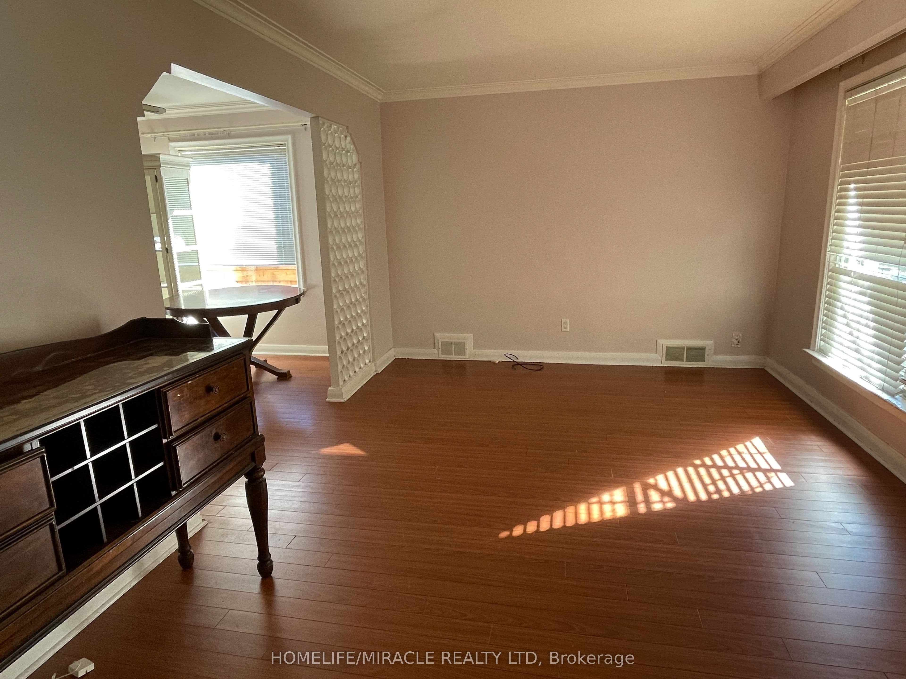 45 Martorino Drive #Main Floor — photograph 2