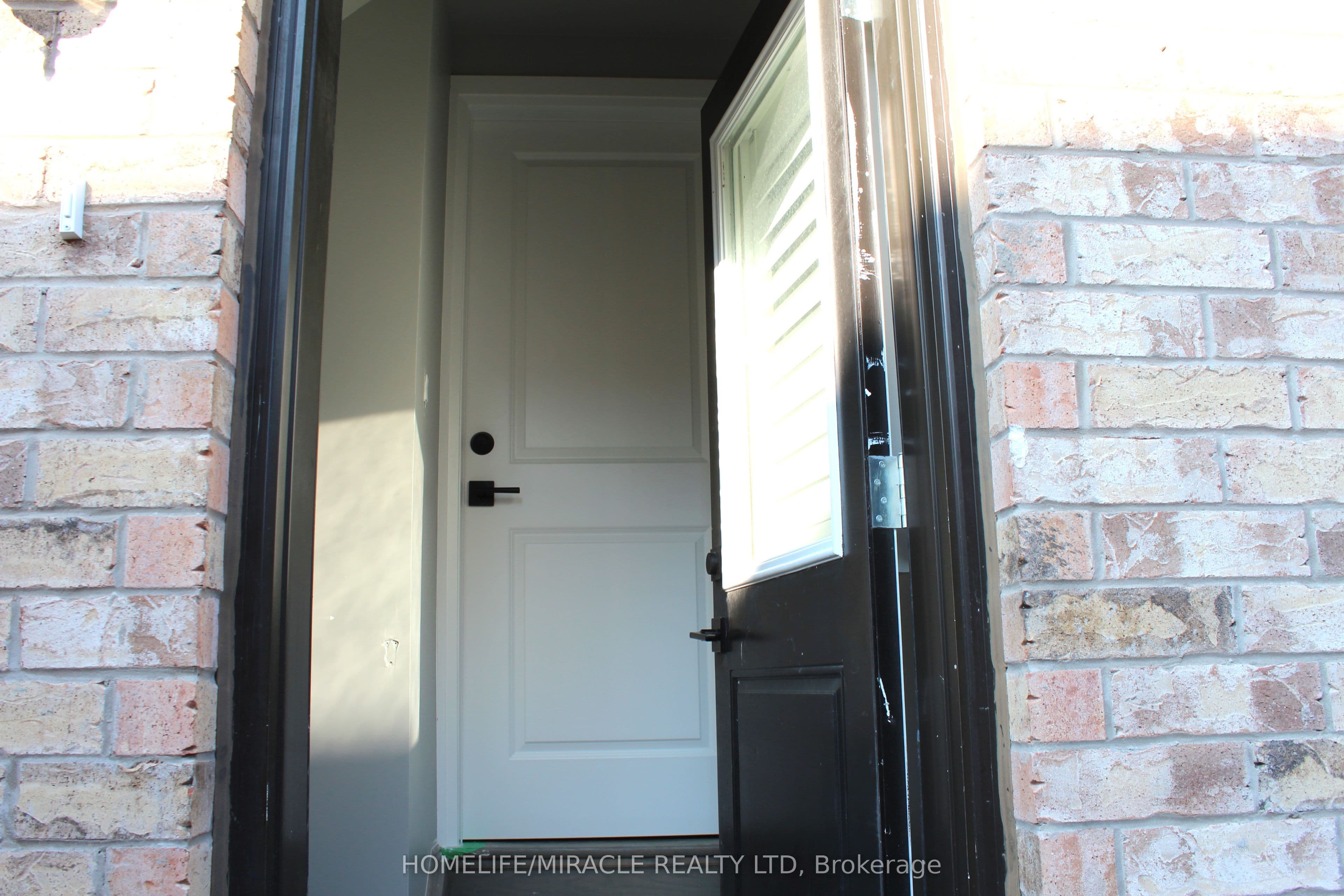 35 Merrimac Drive — photograph 4