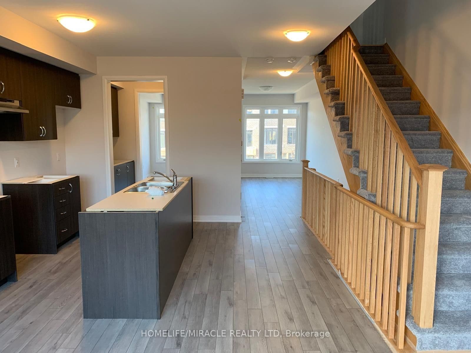 585 Colborne Street #109 — photograph 4