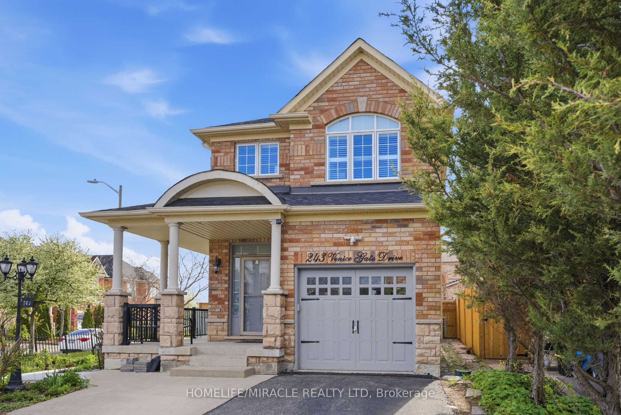 243 Venice Gate Drive — photograph 2