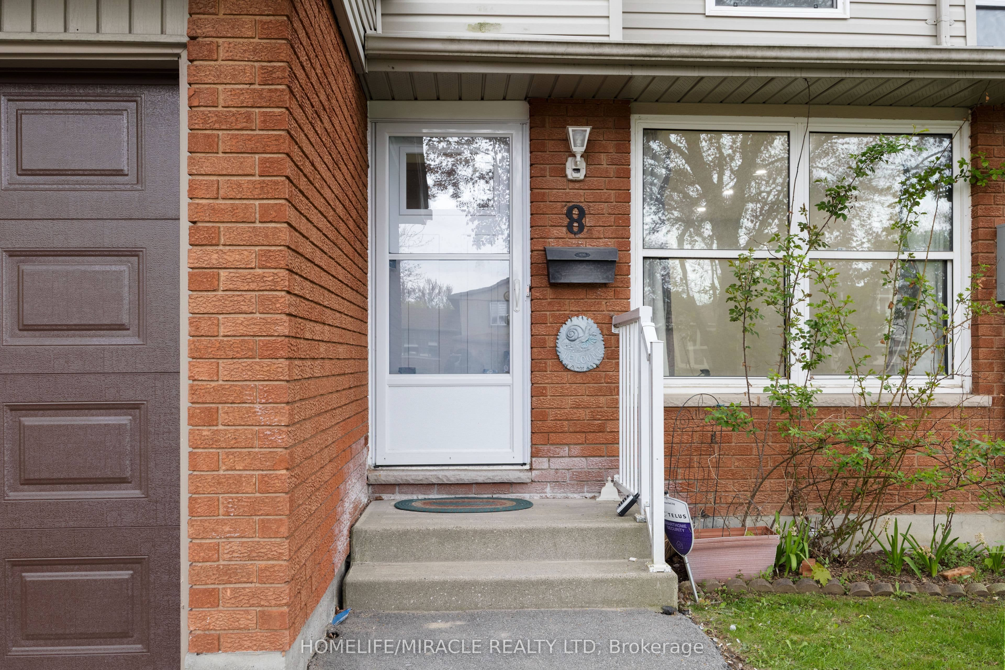 1250 Jalna Boulevard #8 — photograph 3