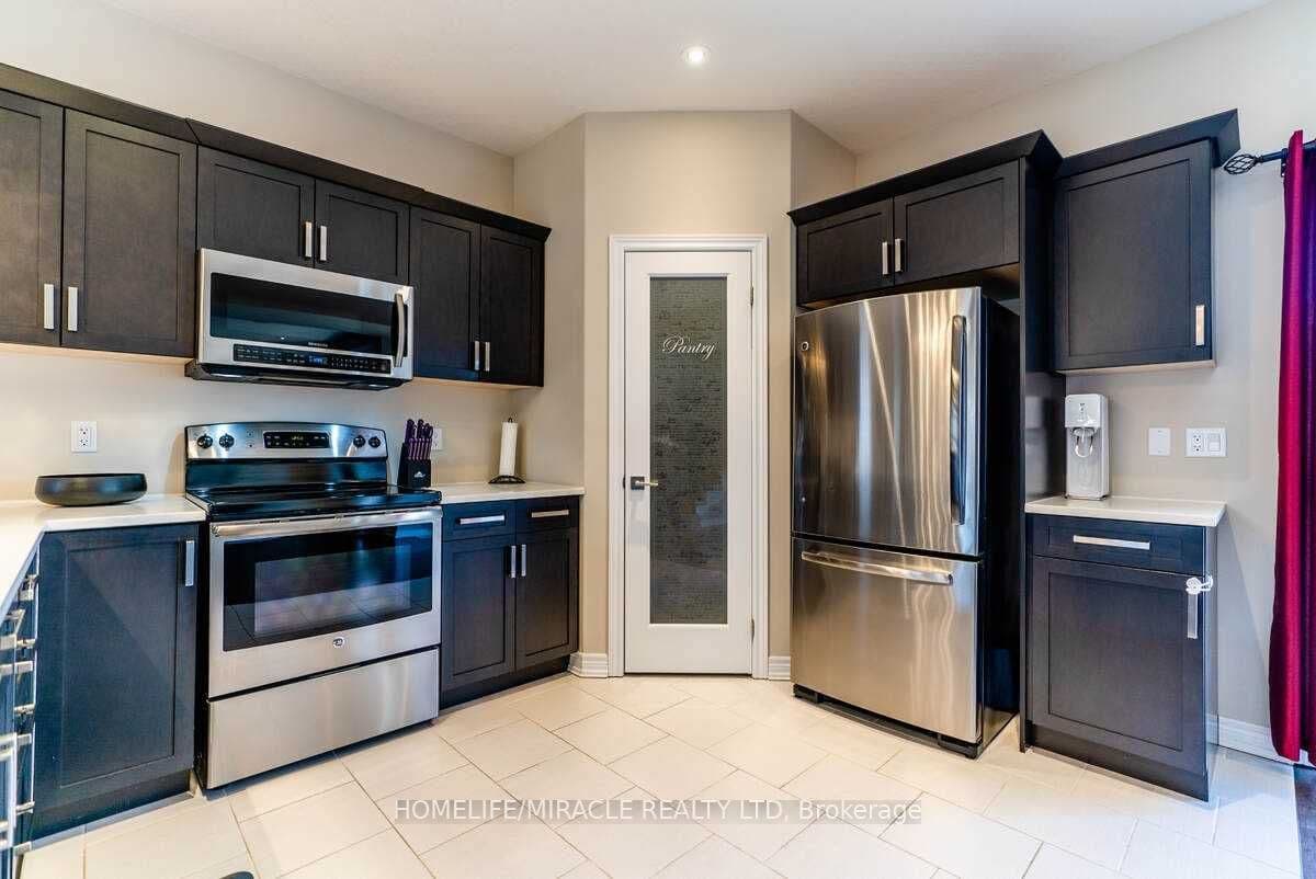 32 Carleton Trail — photograph 5