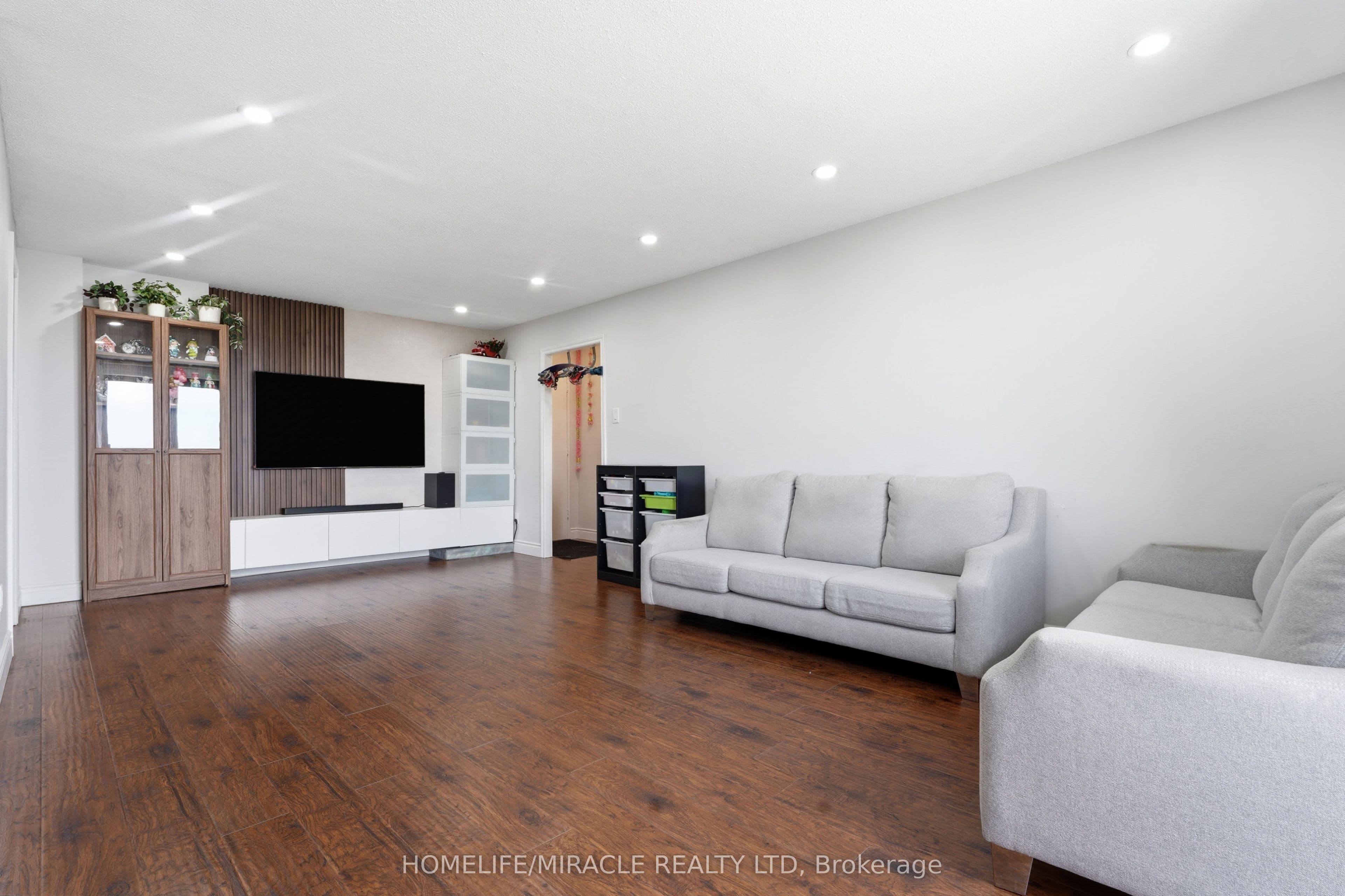 1100 Courtland Avenue #809 — photograph 4