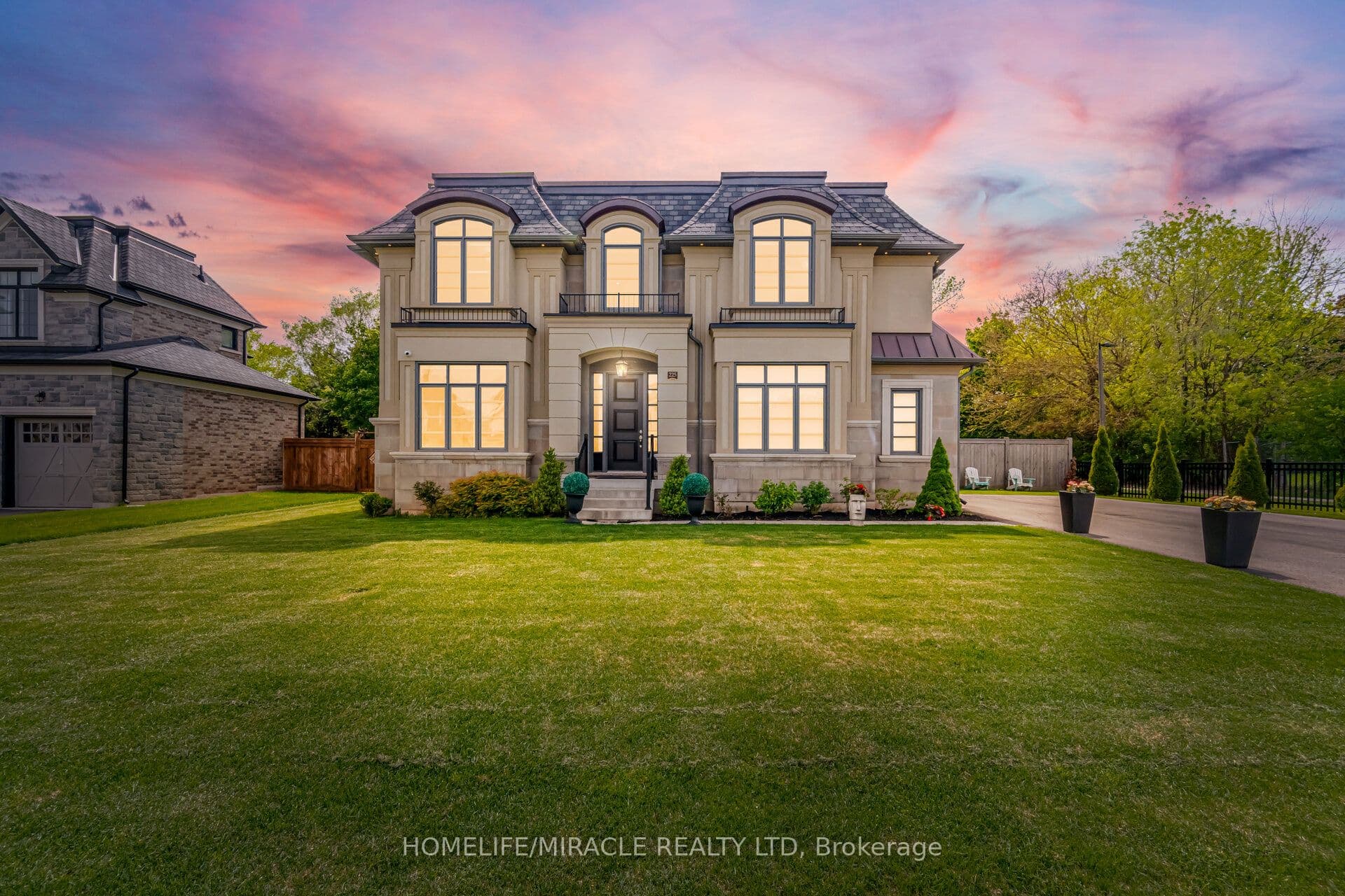 225 Prince George Crescent — photograph 2