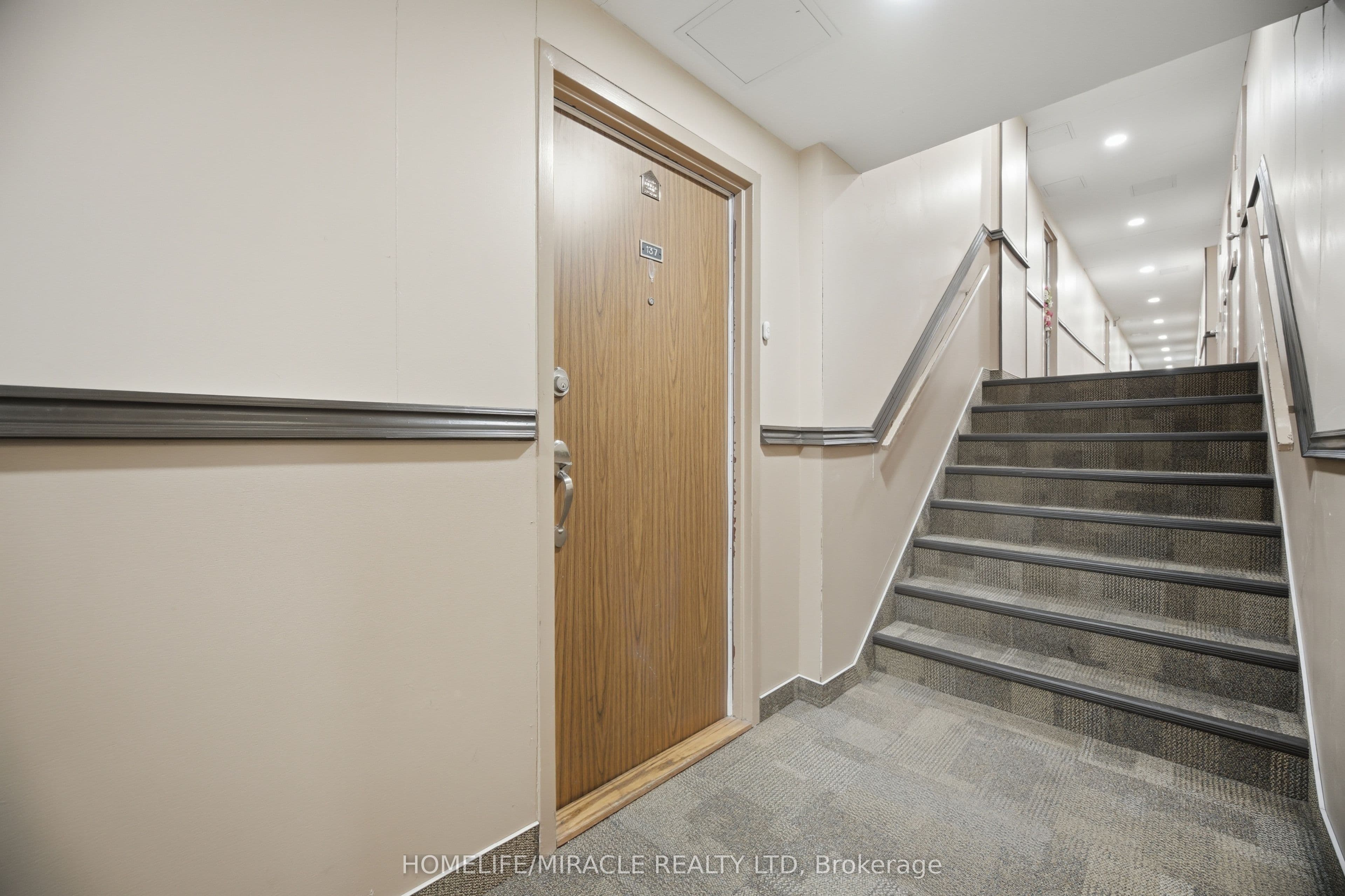 2095 Roche Court #137 — photograph 5
