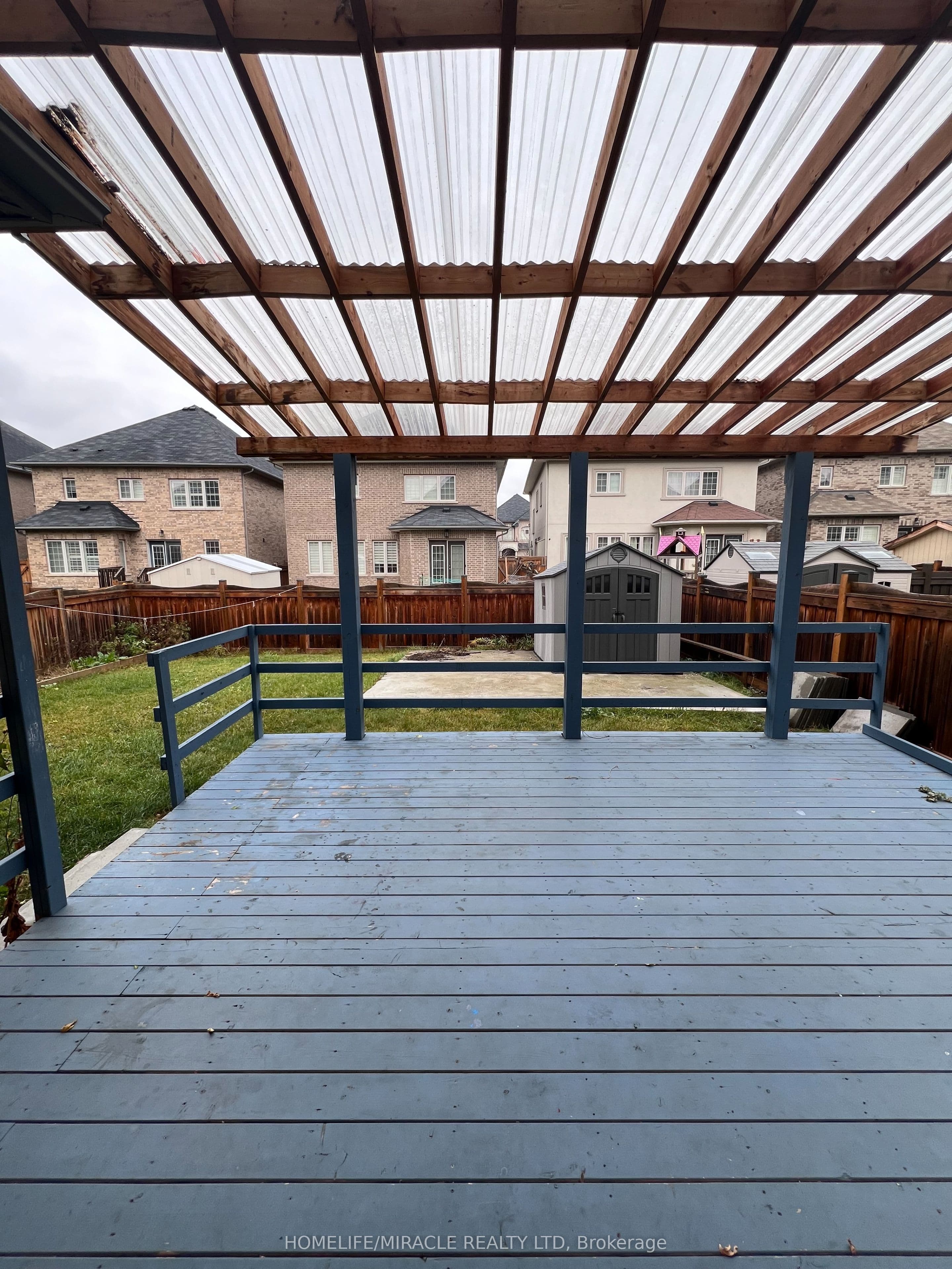 8 Arda Crescent — photograph 5