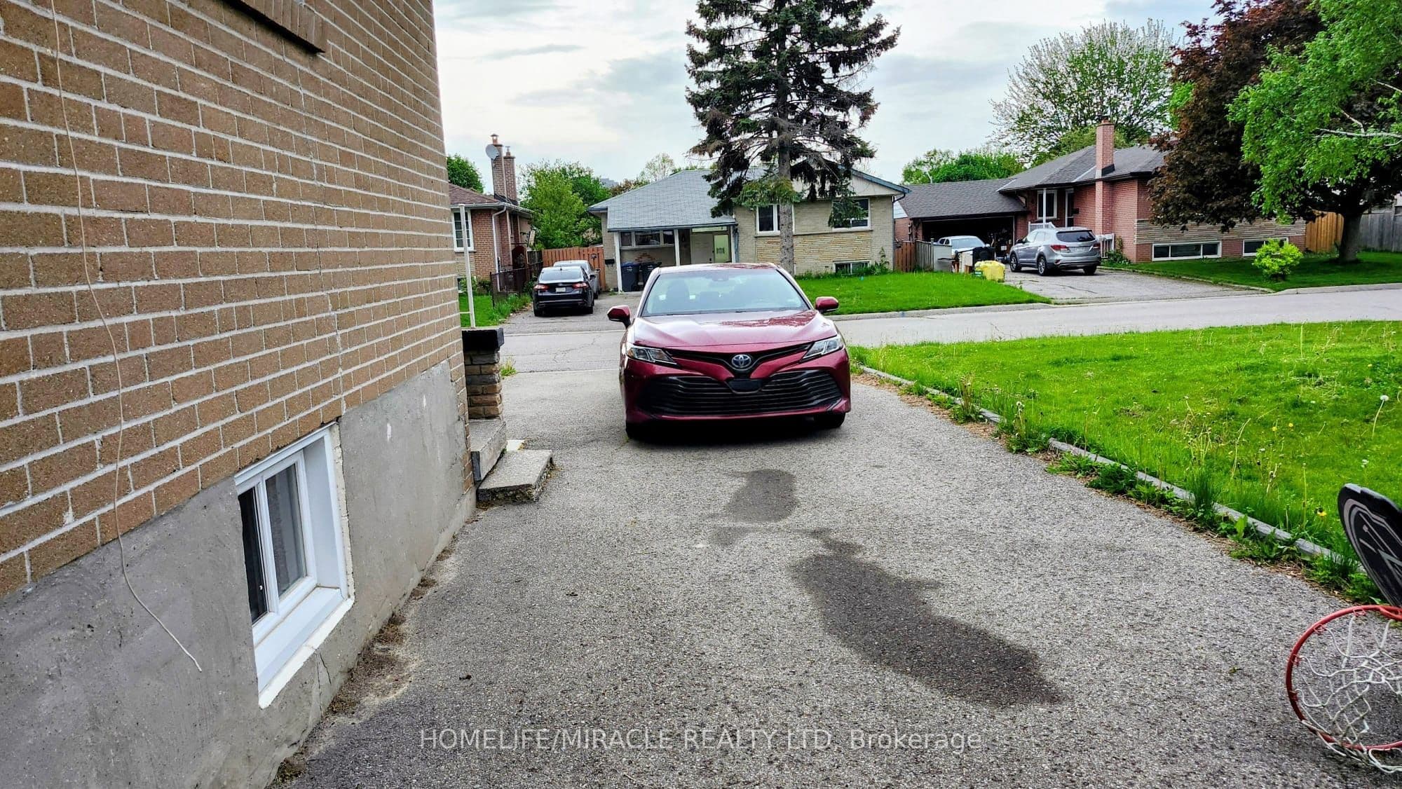 7 Mcclure Avenue — photograph 2