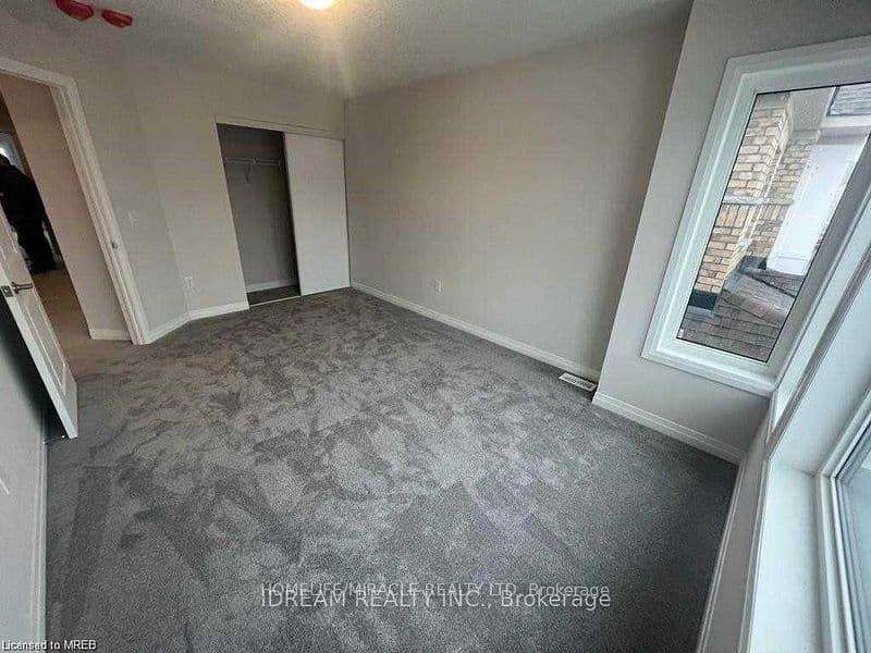 28 Crossmore Crescent — photograph 4
