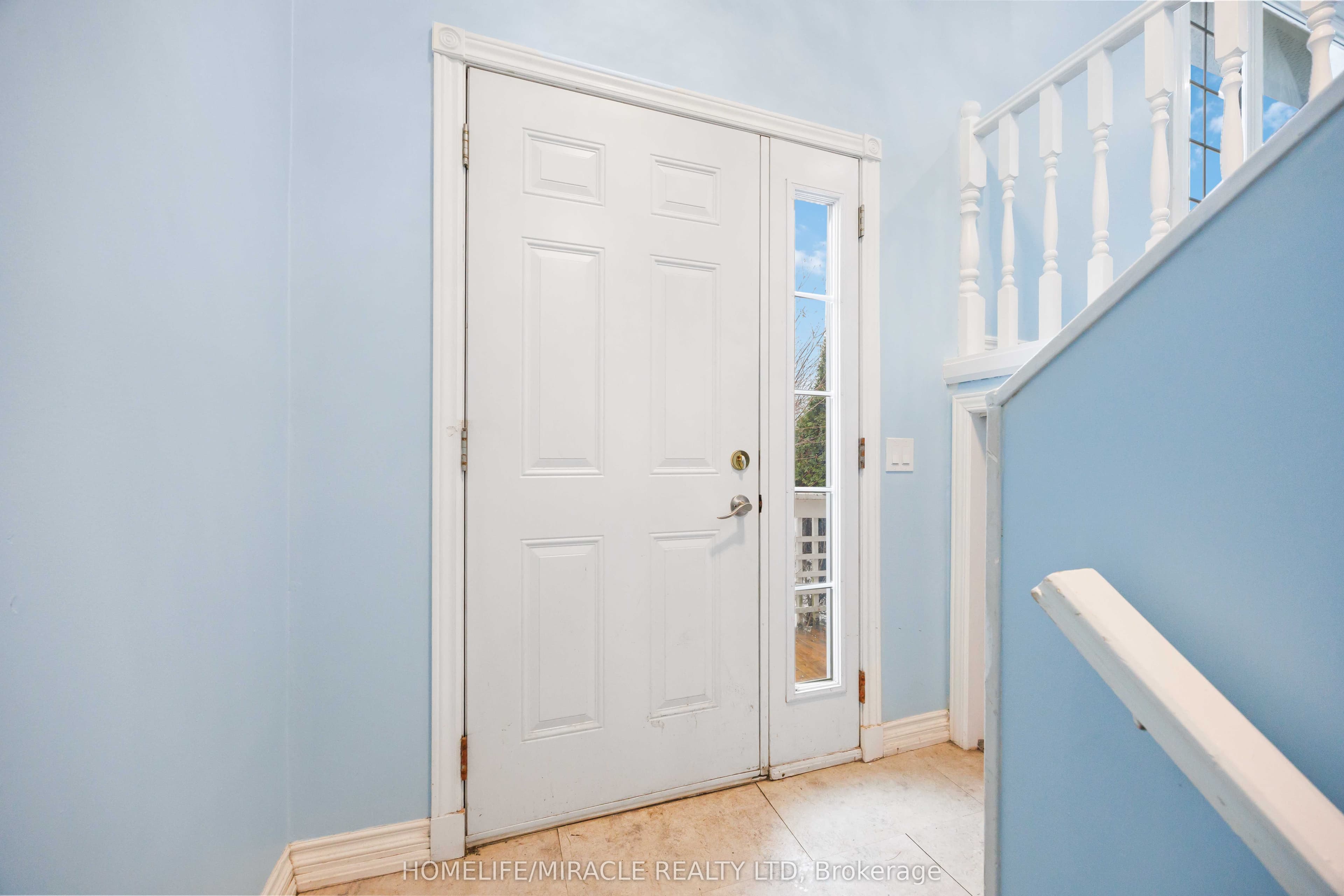 839 Mountain Ash Road — photograph 2