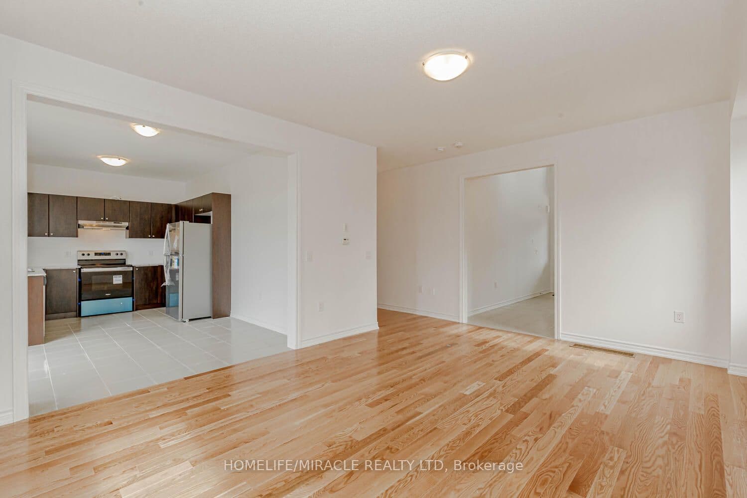 2 Doc Logheed Avenue — photograph 4