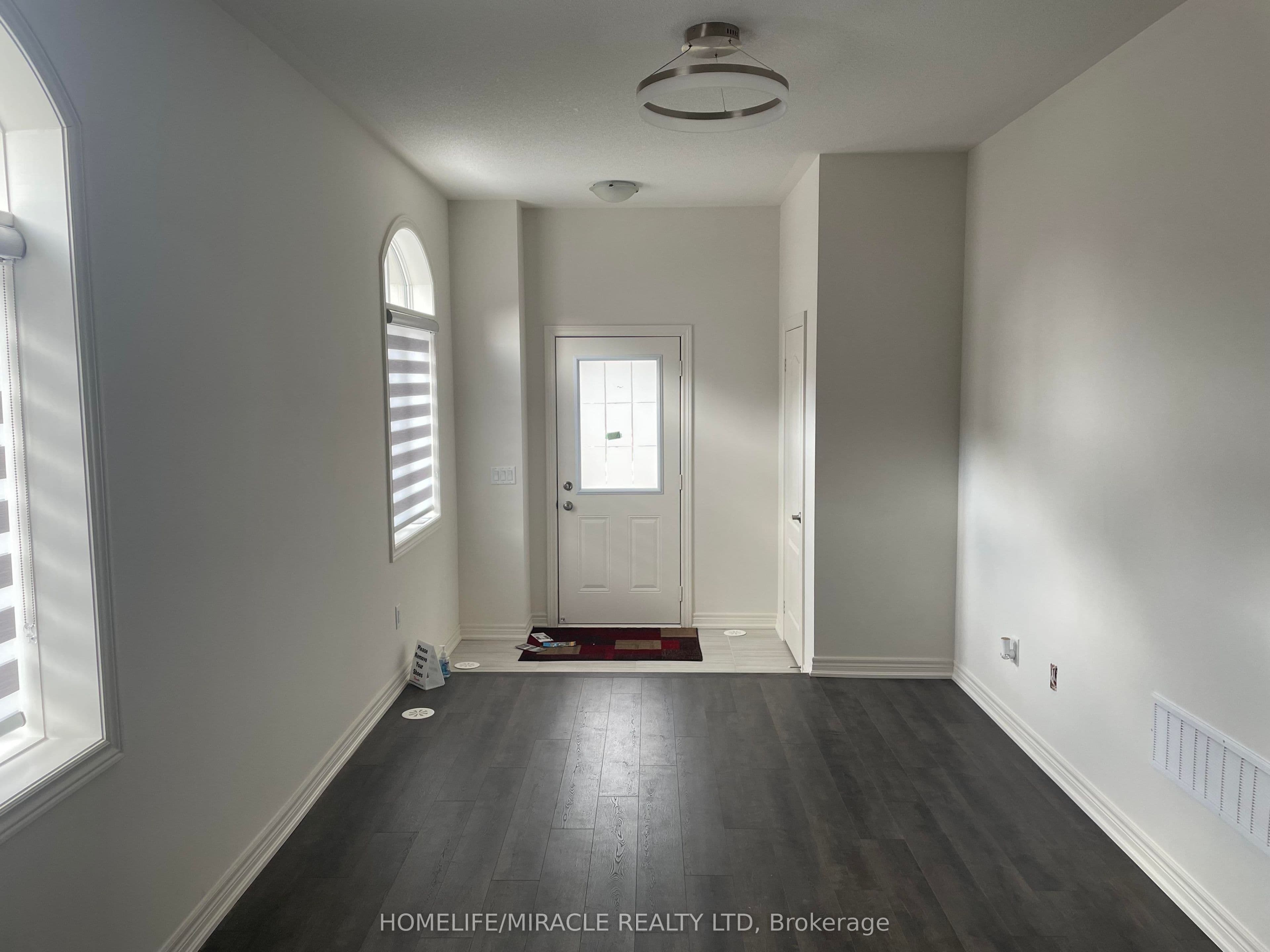 460 Silver Maple Road — photograph 4