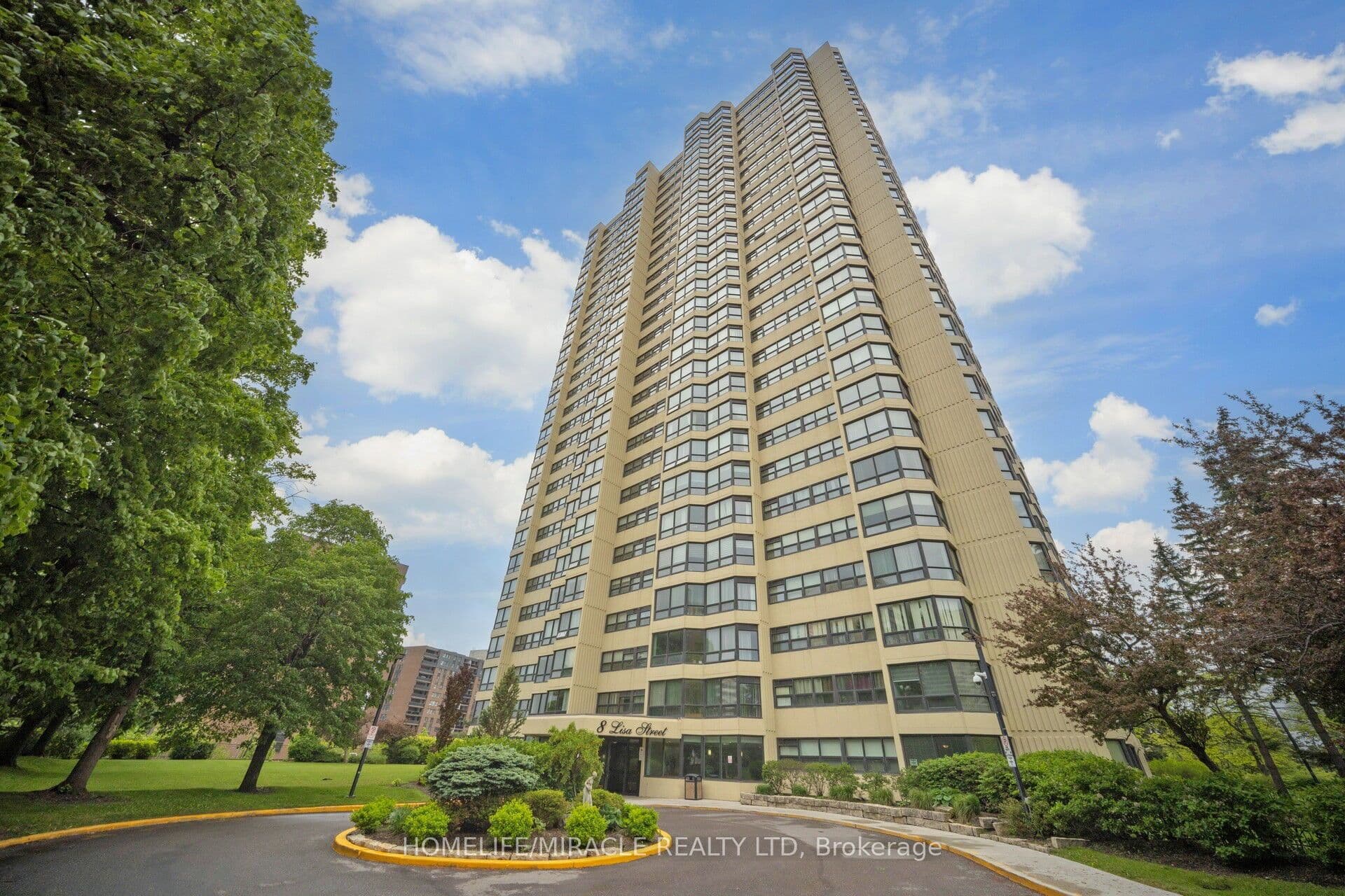 8 Lisa Street #1802 — photograph 4