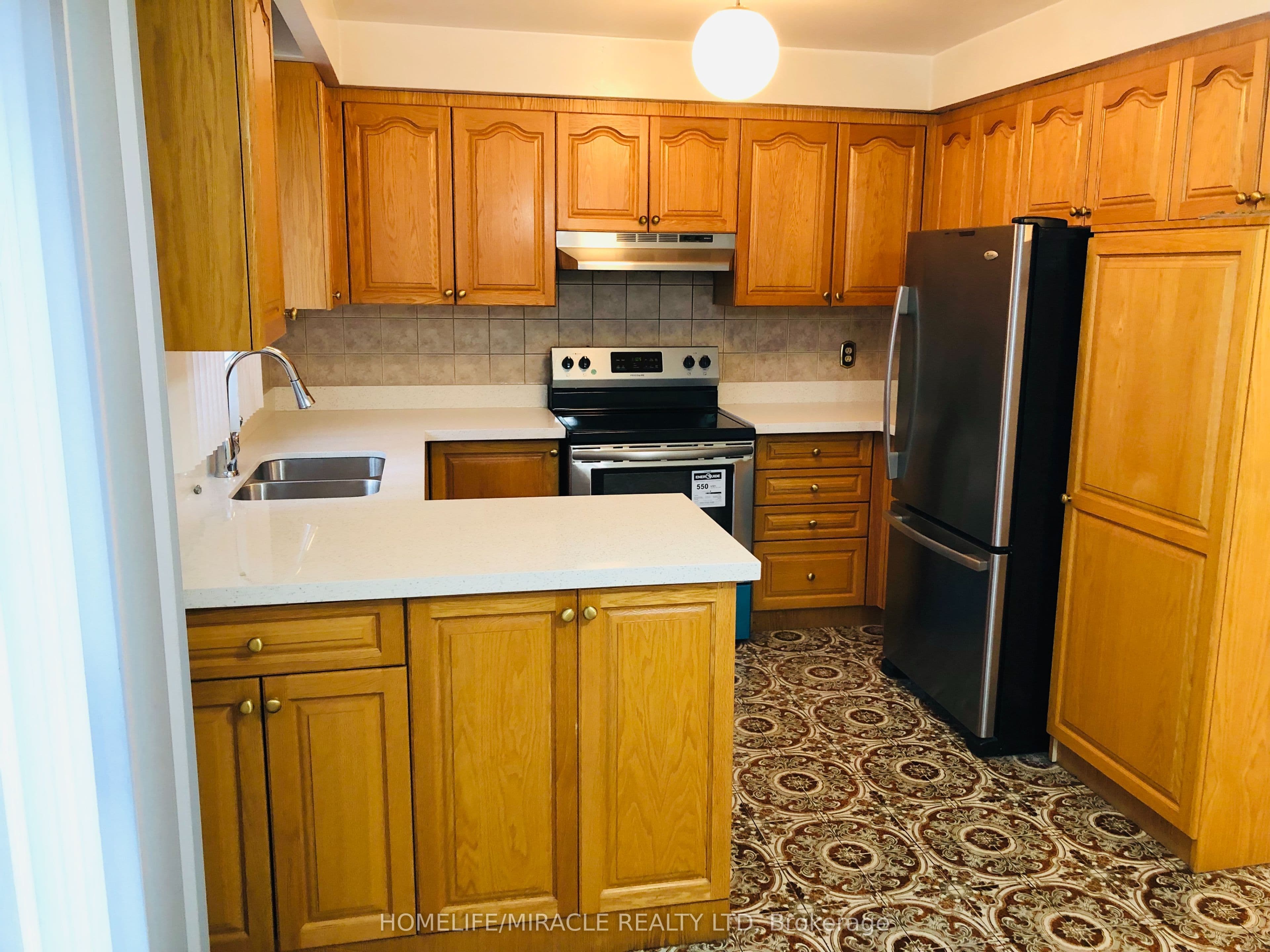 2114 Islington Avenue — photograph 4