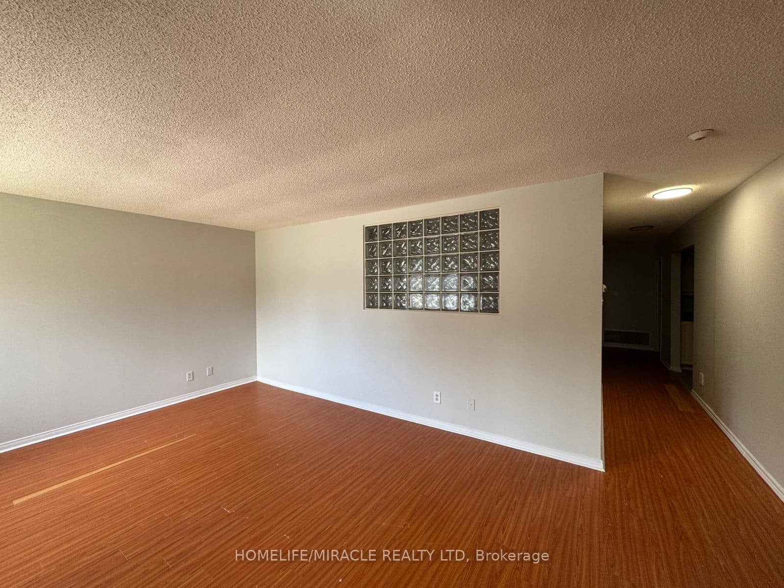 565 Kennedy Road #7 — featured photograph