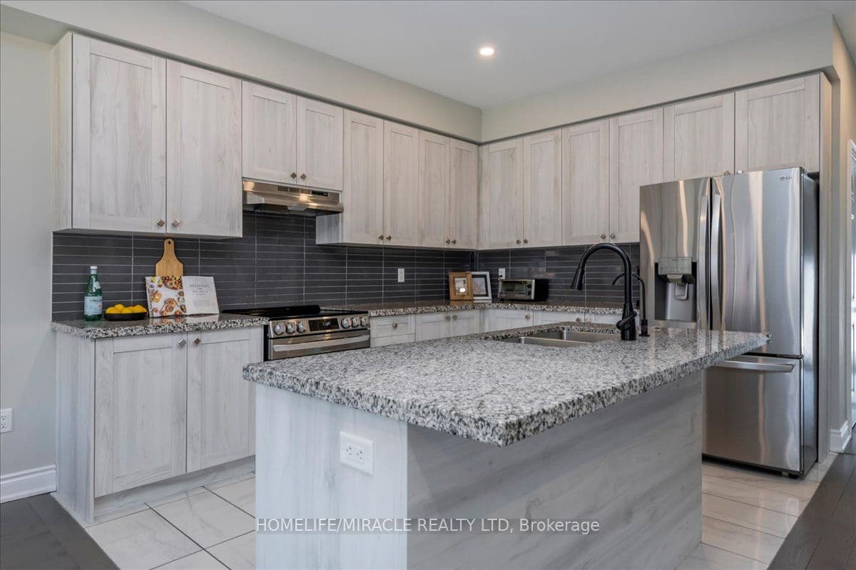 79 Lorne Thomas Place — photograph 4