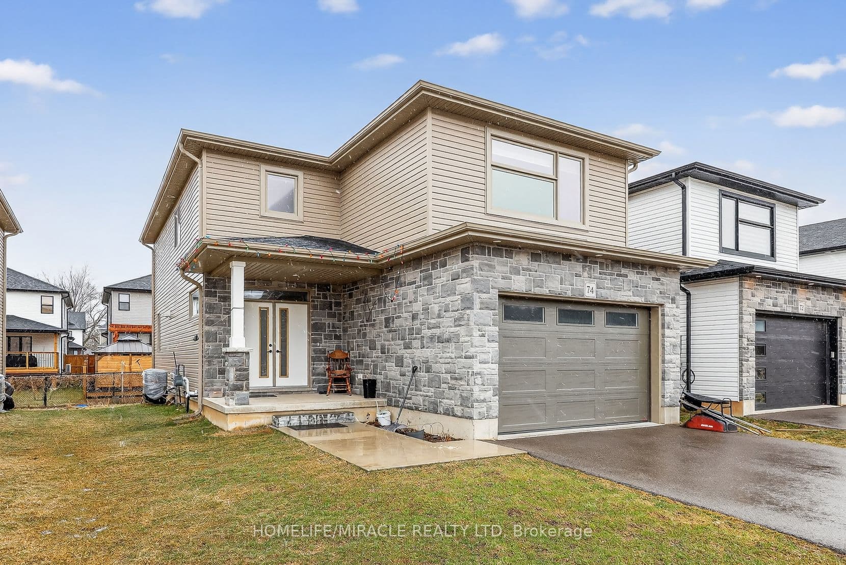 74 Cash Crescent — photograph 2