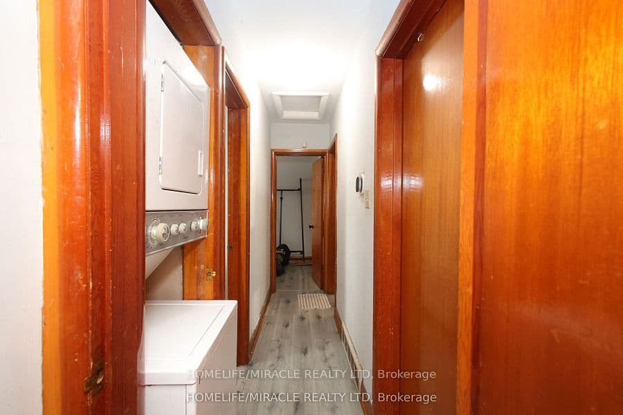1171 Oxford Street — photograph 4
