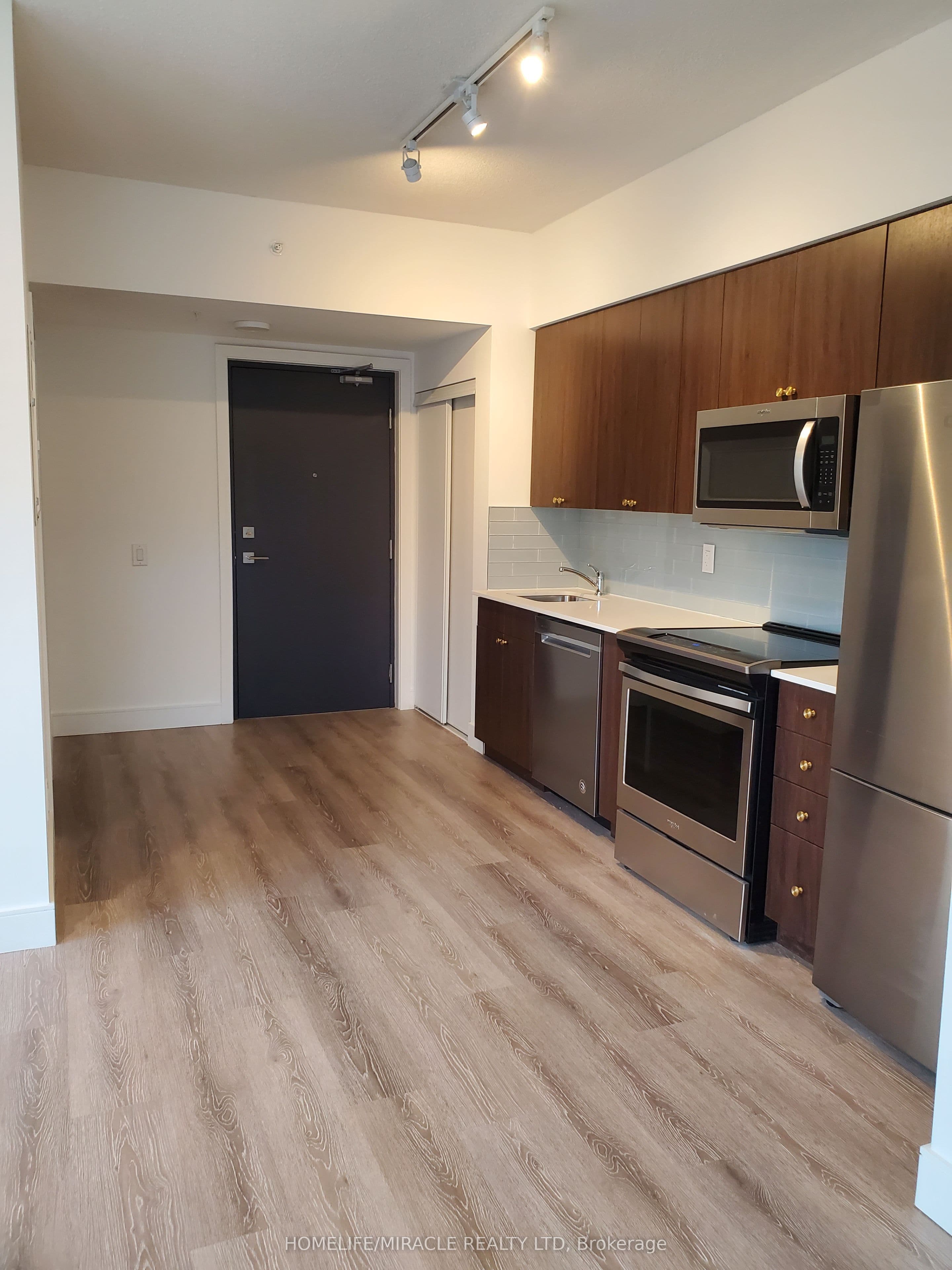 1 Wellington Street #219 — photograph 2