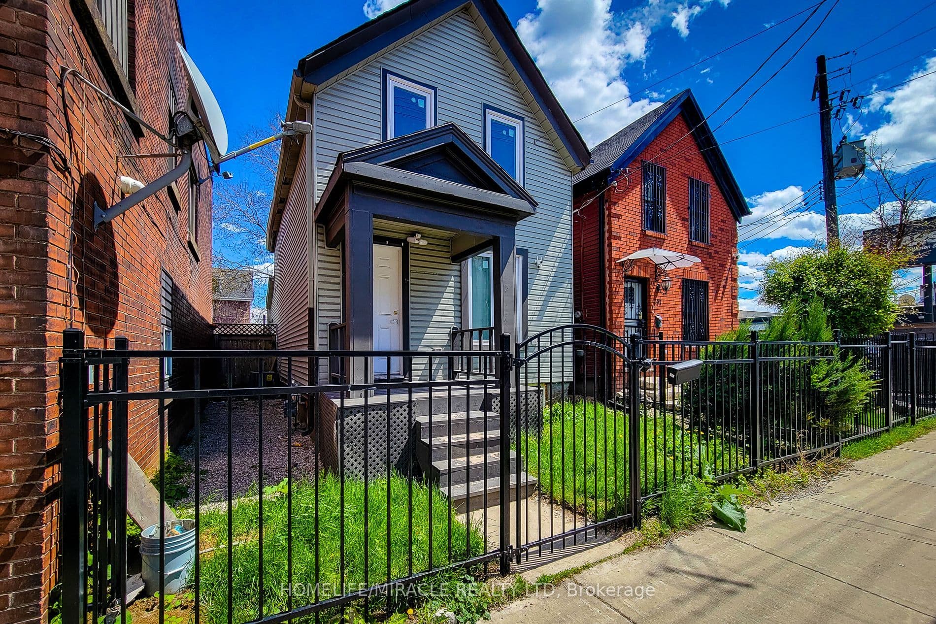 334 Gage Avenue — photograph 3