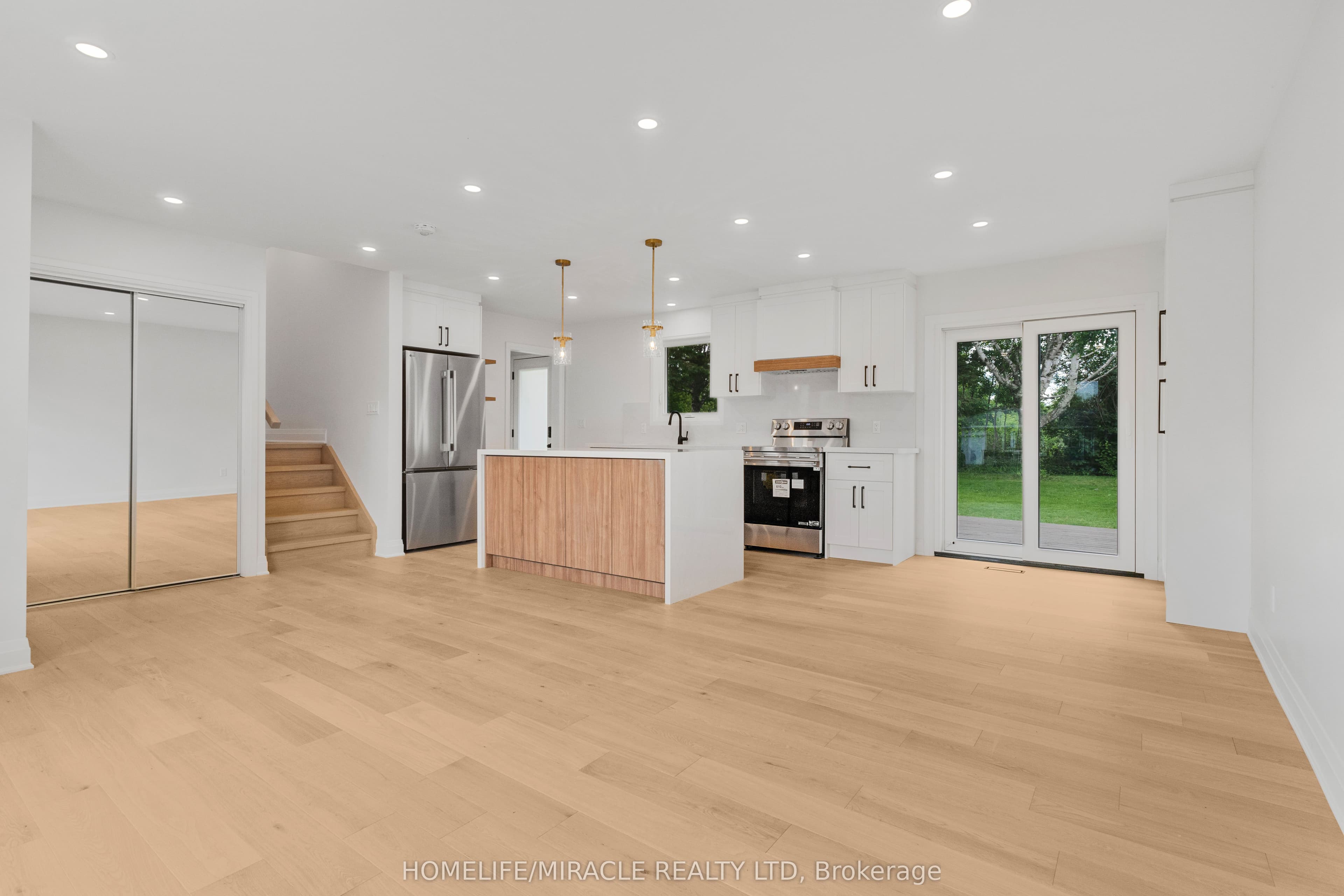 357 Simon Street — photograph 4