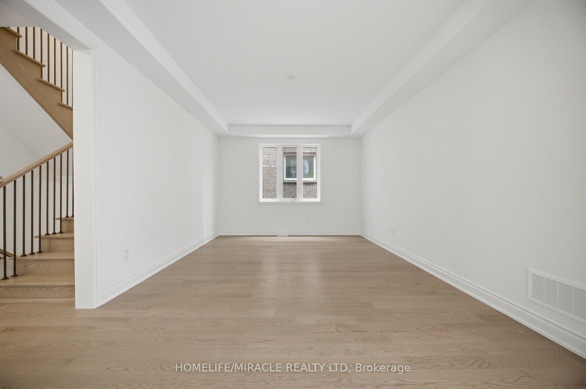 46 Stratford Drive — photograph 5