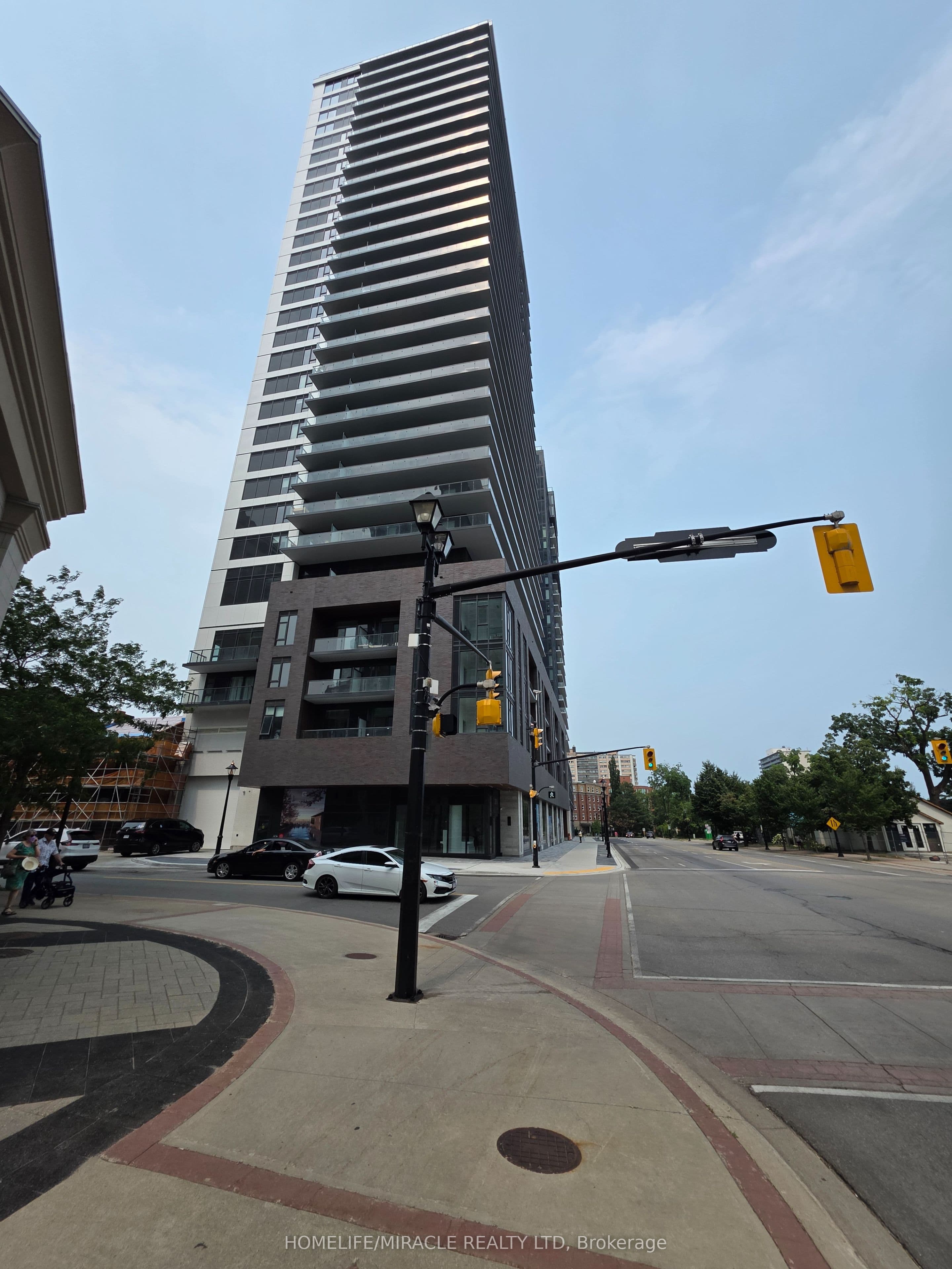 2075 Lakeshore Road #1702 — photograph 2