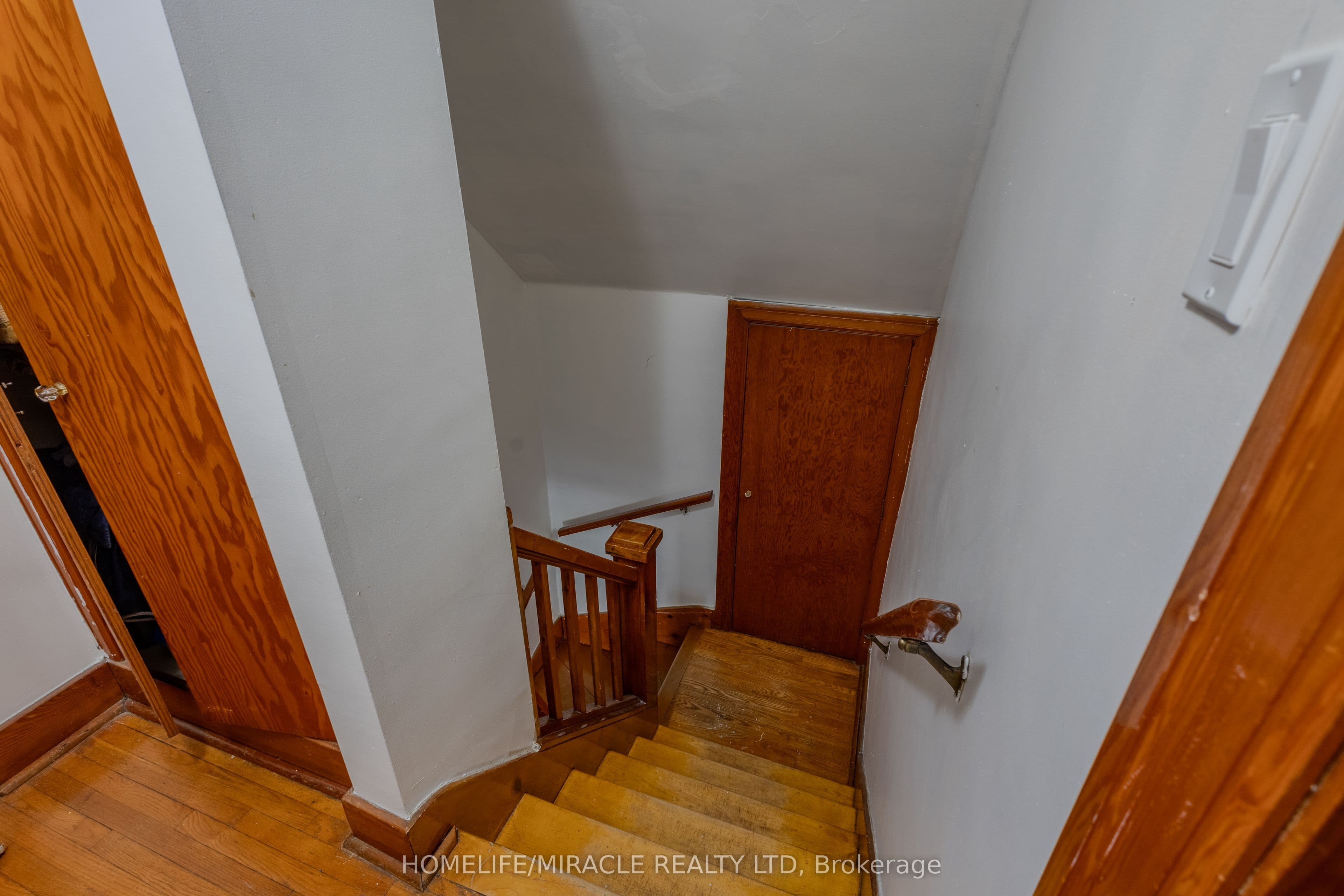 437 Clarke Road — photograph 5