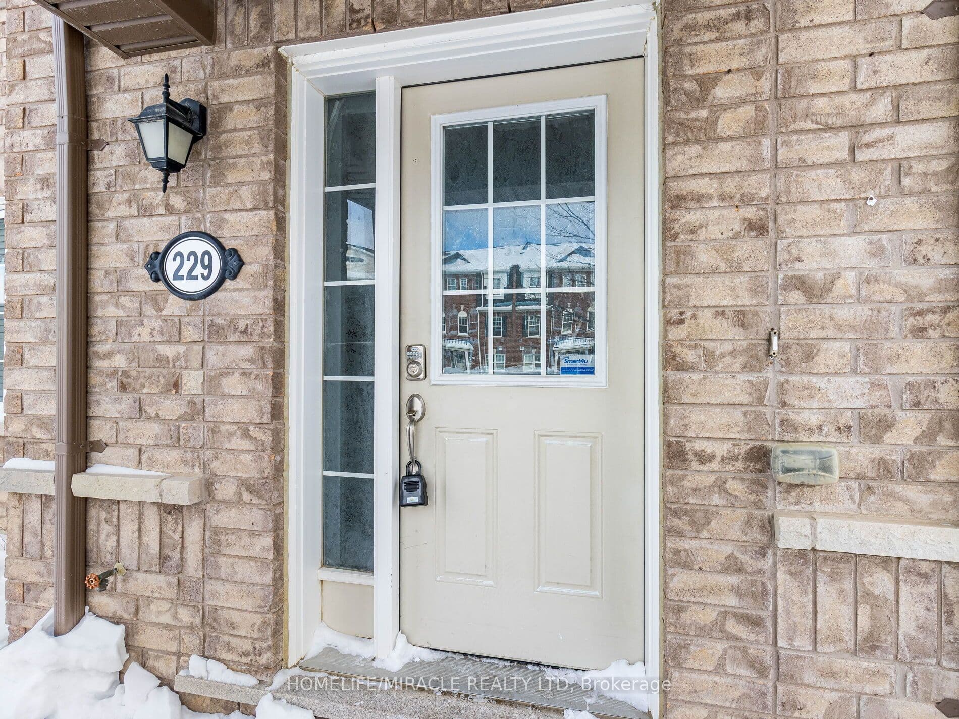 229 Remembrance Road — photograph 4