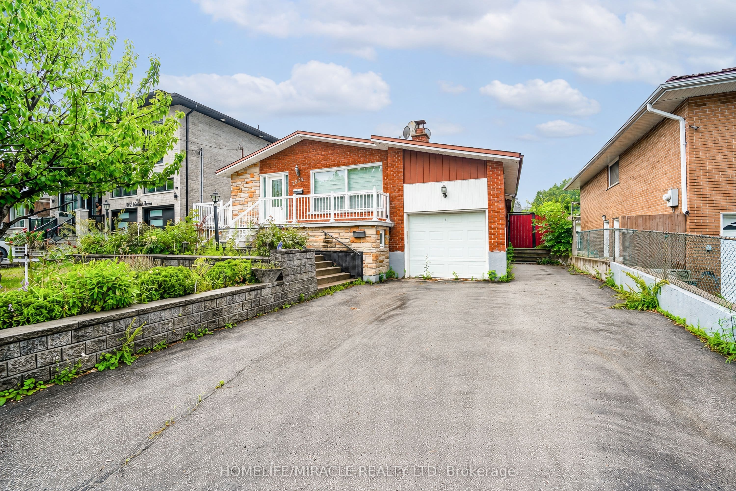 1074 Midland Avenue — photograph 3