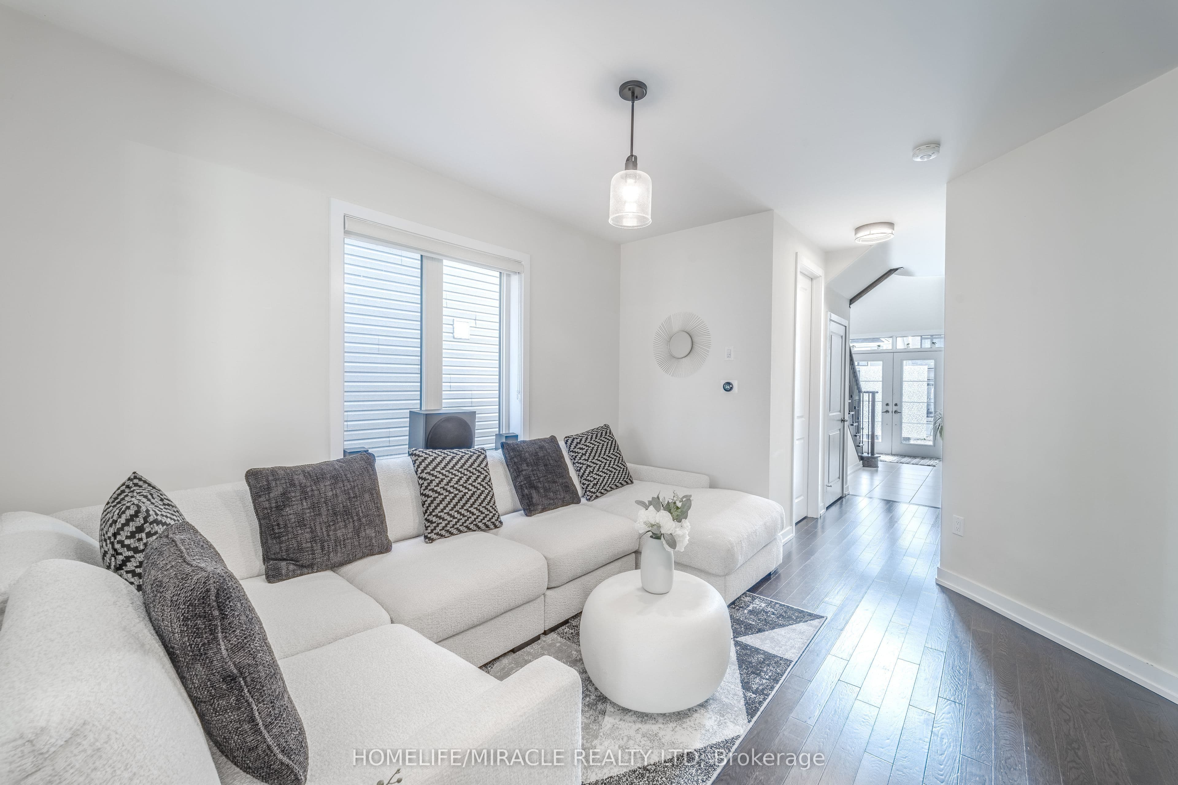 22 Santos Drive — photograph 4