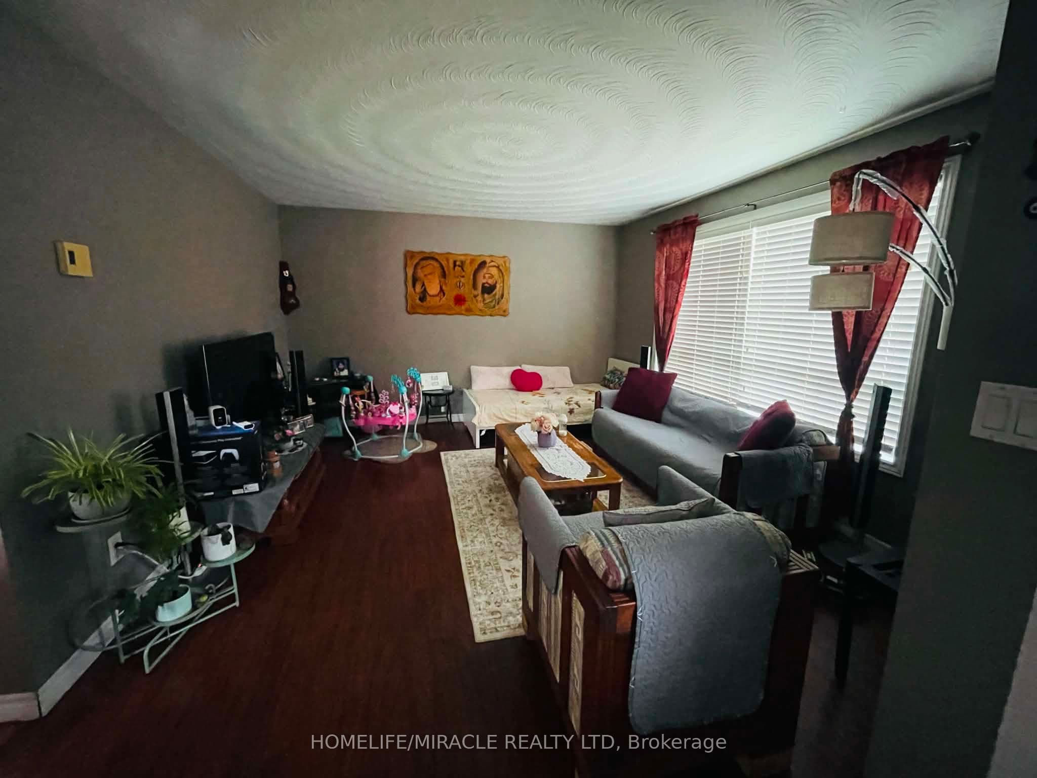 17 Silver Birch Drive — photograph 2
