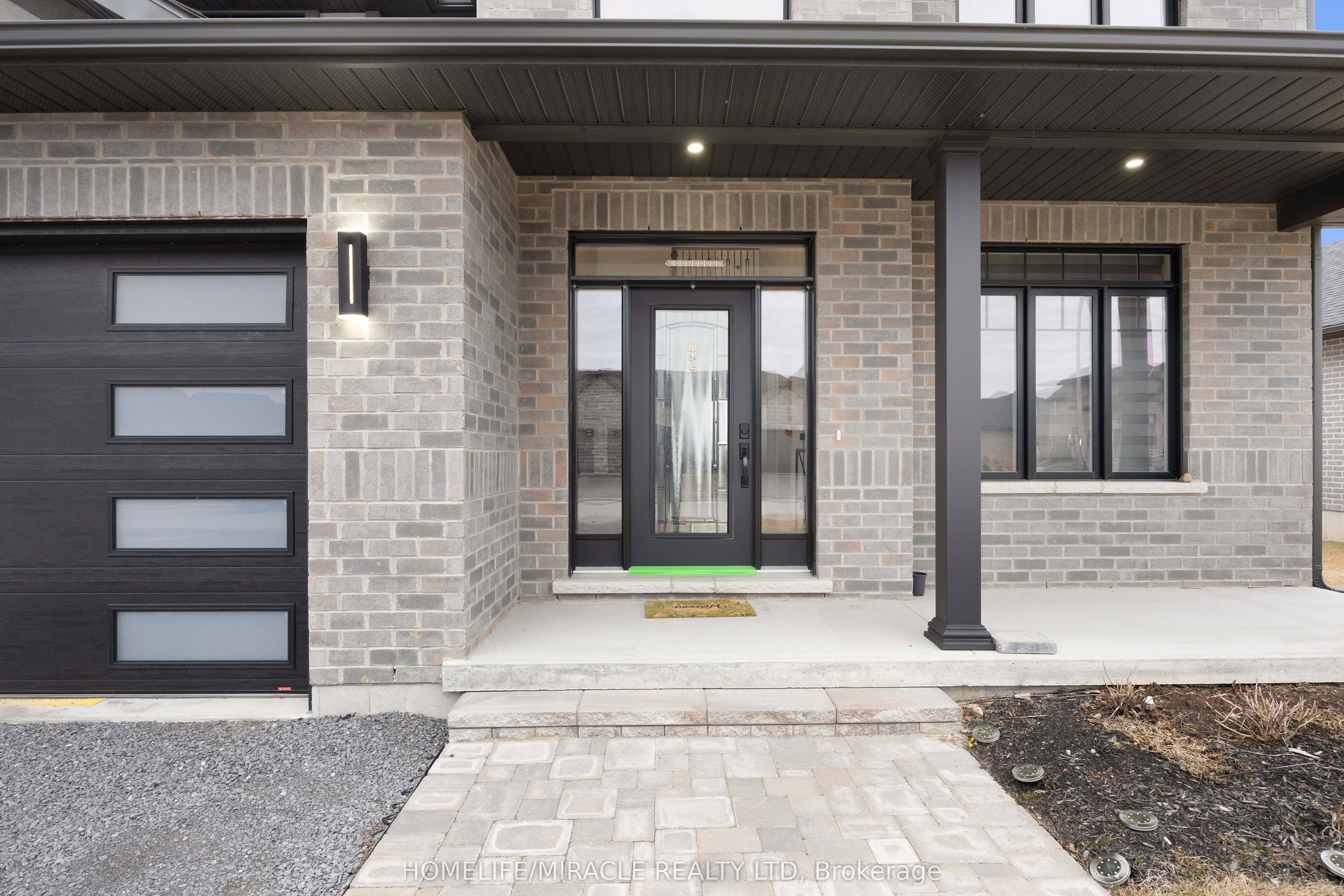 61 Raycroft Drive — photograph 3