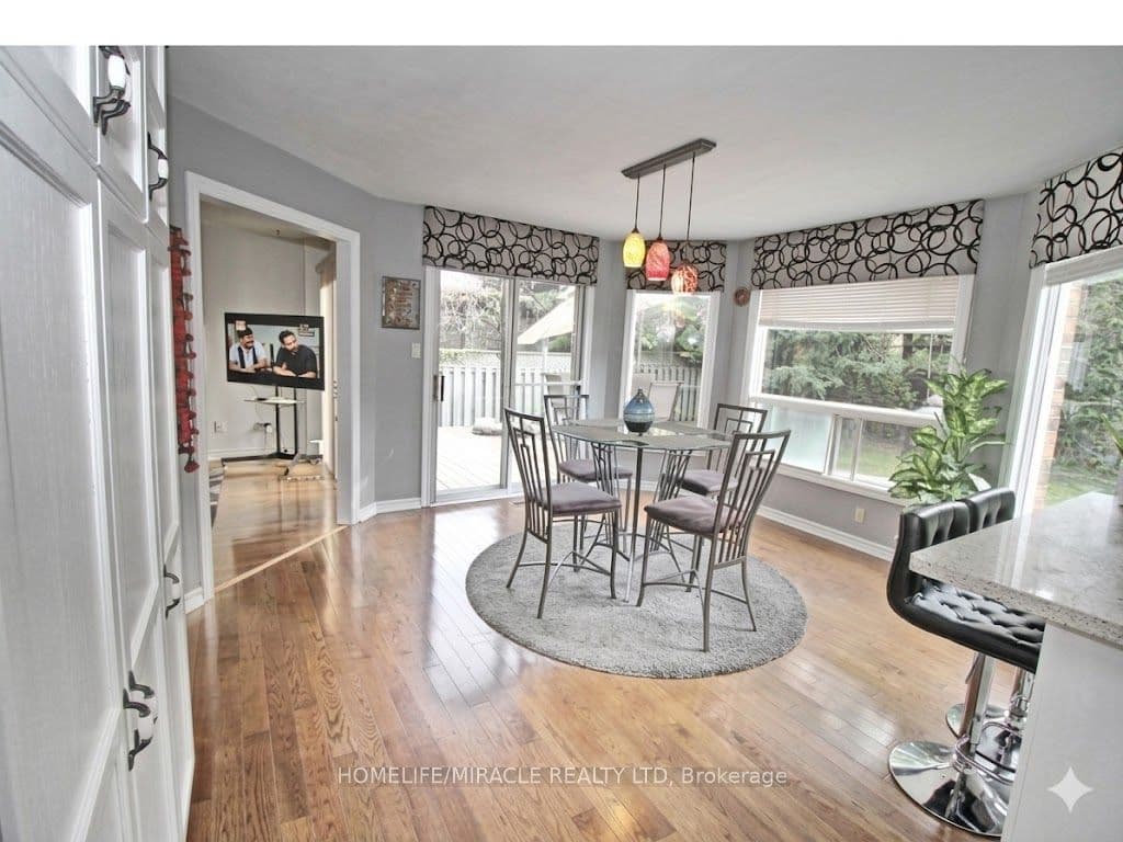 8 Sayor Drive — photograph 5