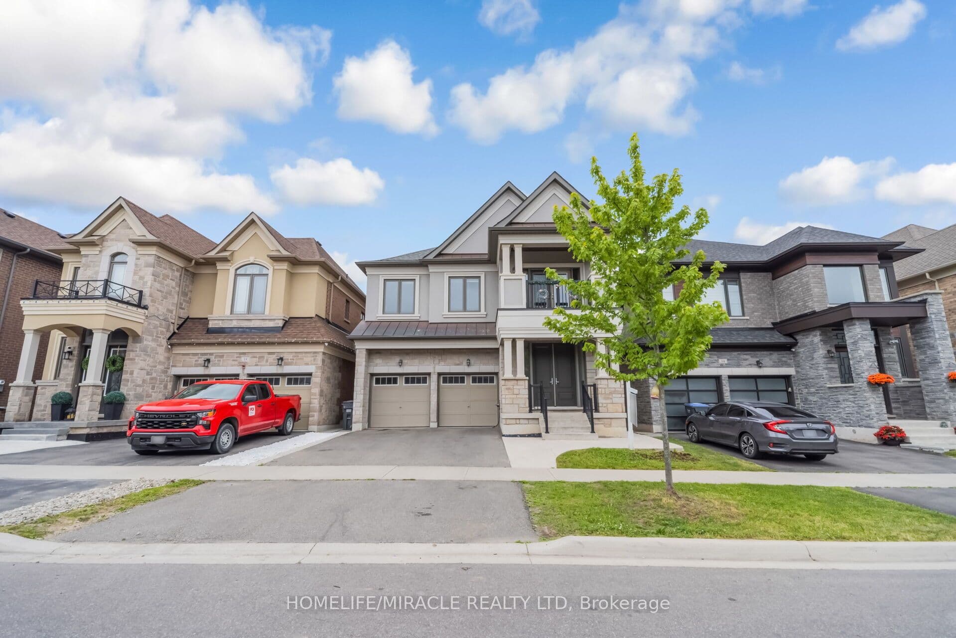 16 Lyle Way — featured photograph