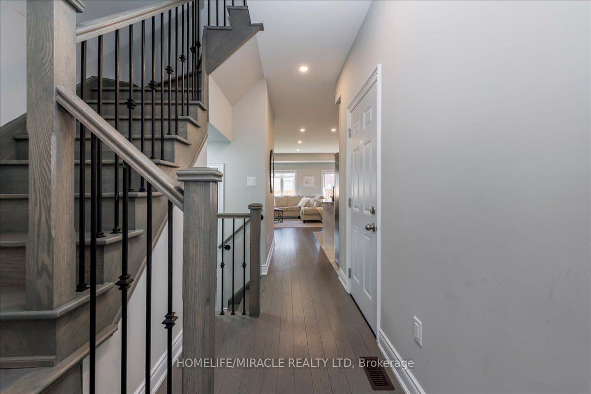 79 Lorne Thomas Place — photograph 3