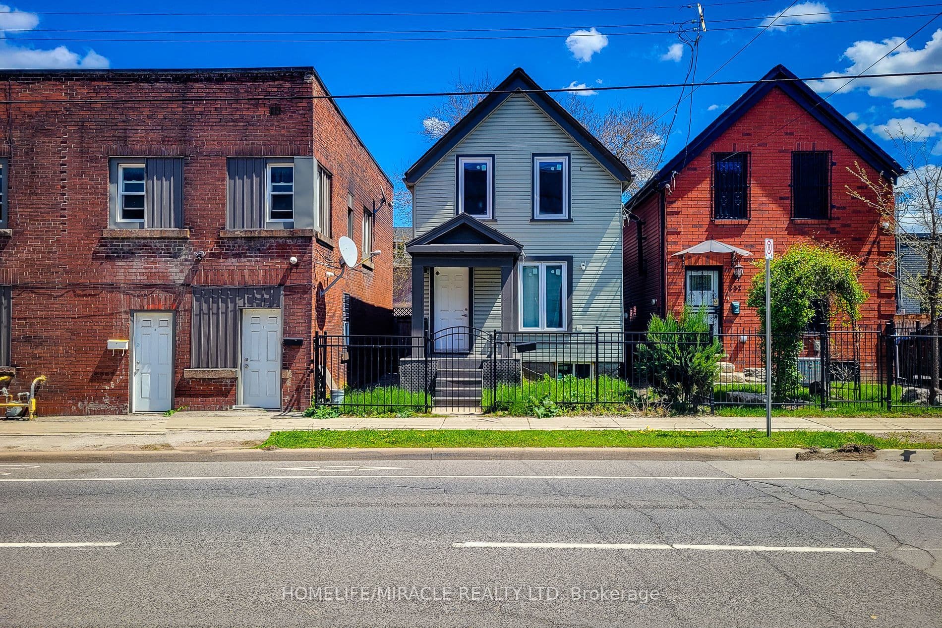 334 Gage Avenue — photograph 2