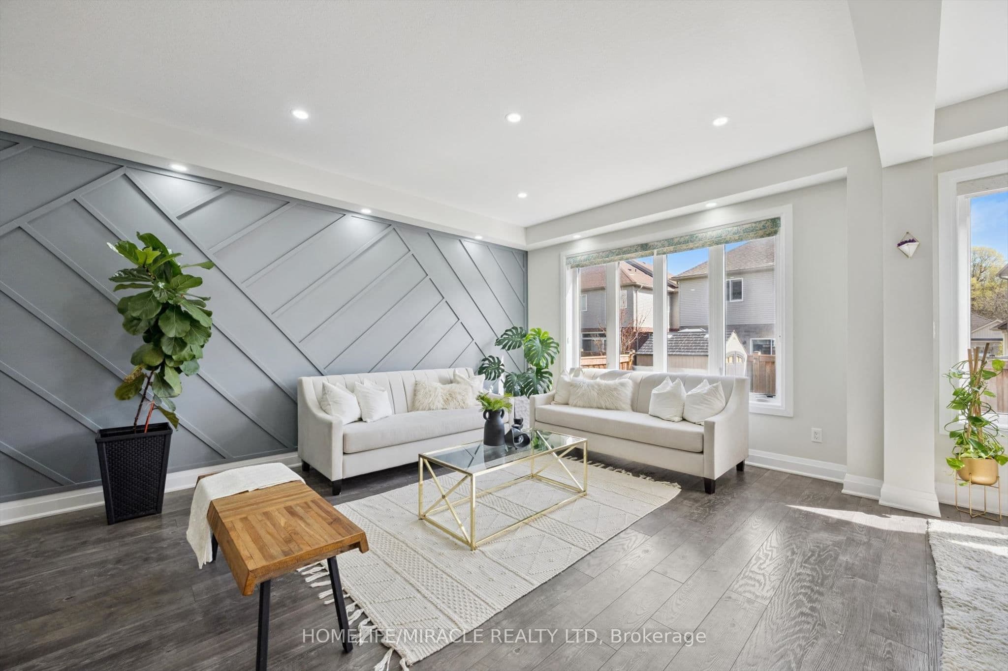 736 Wood Lily Street — photograph 5