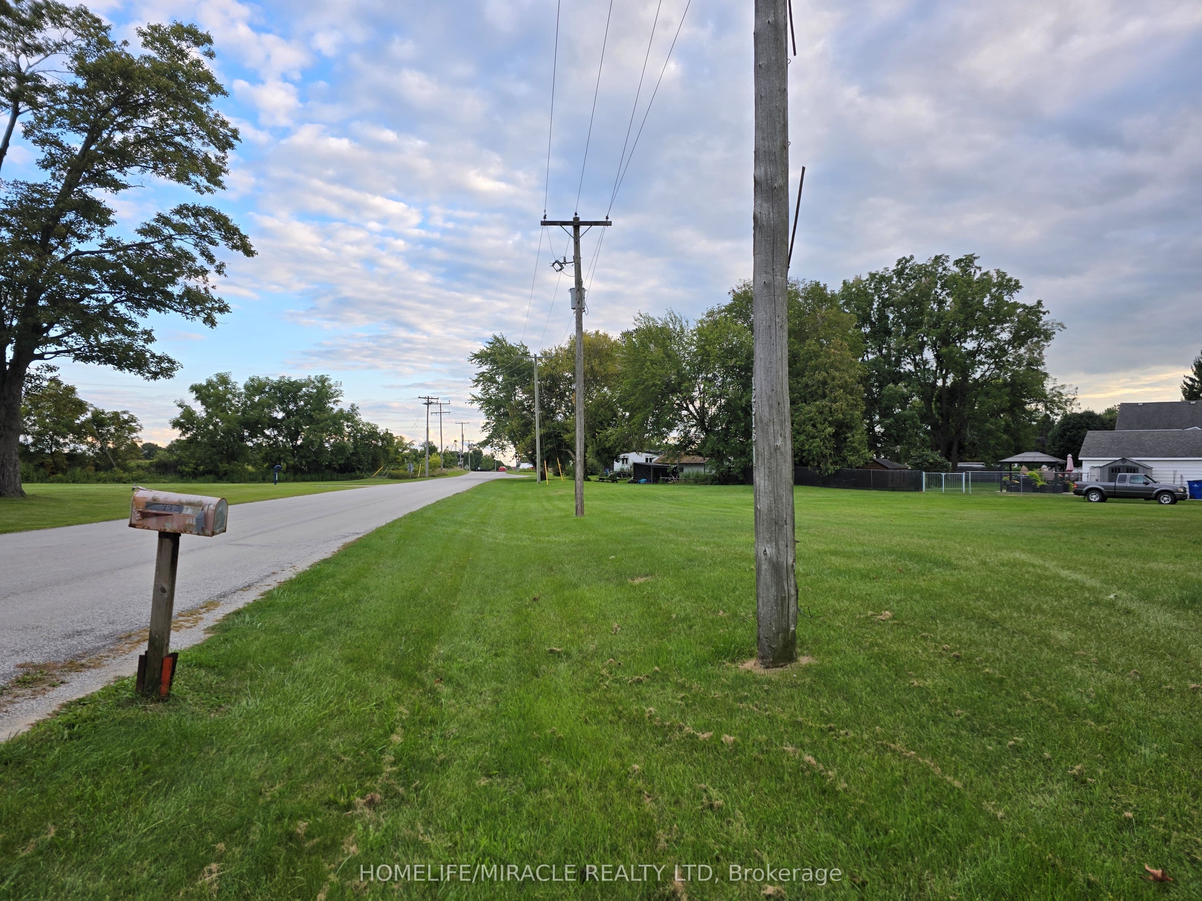 000 Oak Street — featured photograph