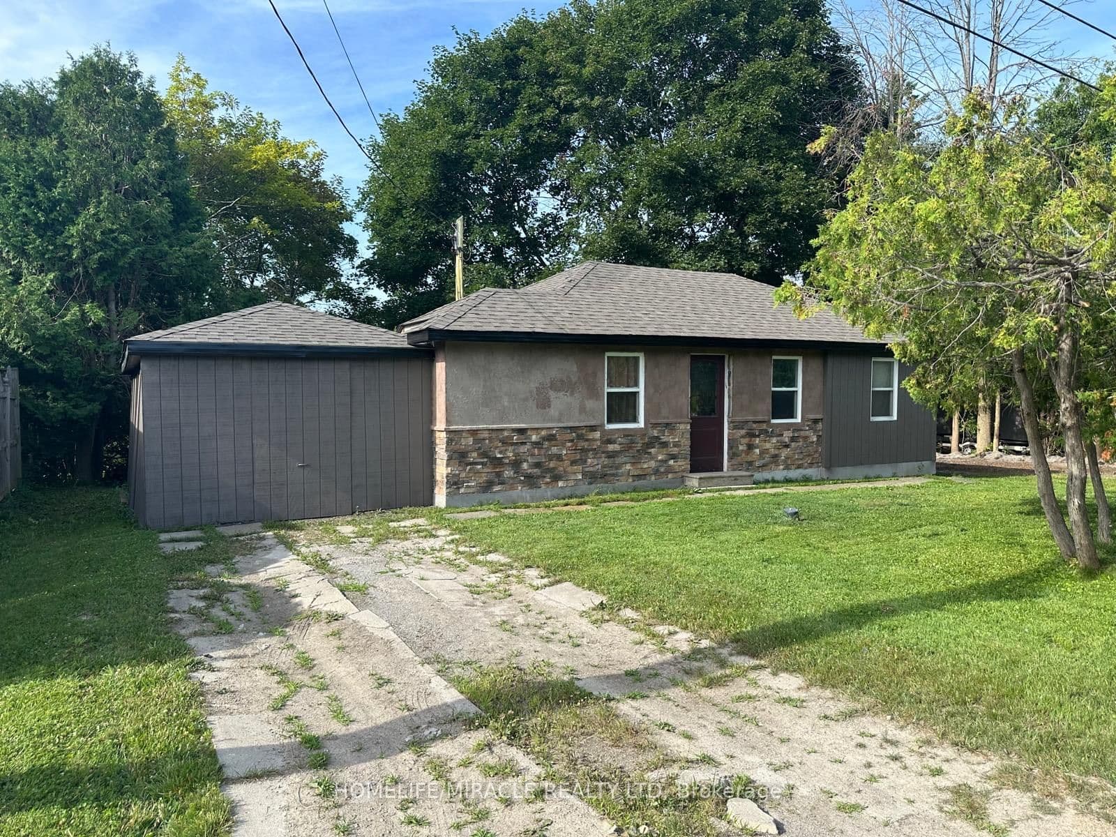 164 RIVERBANK Drive — photograph 2