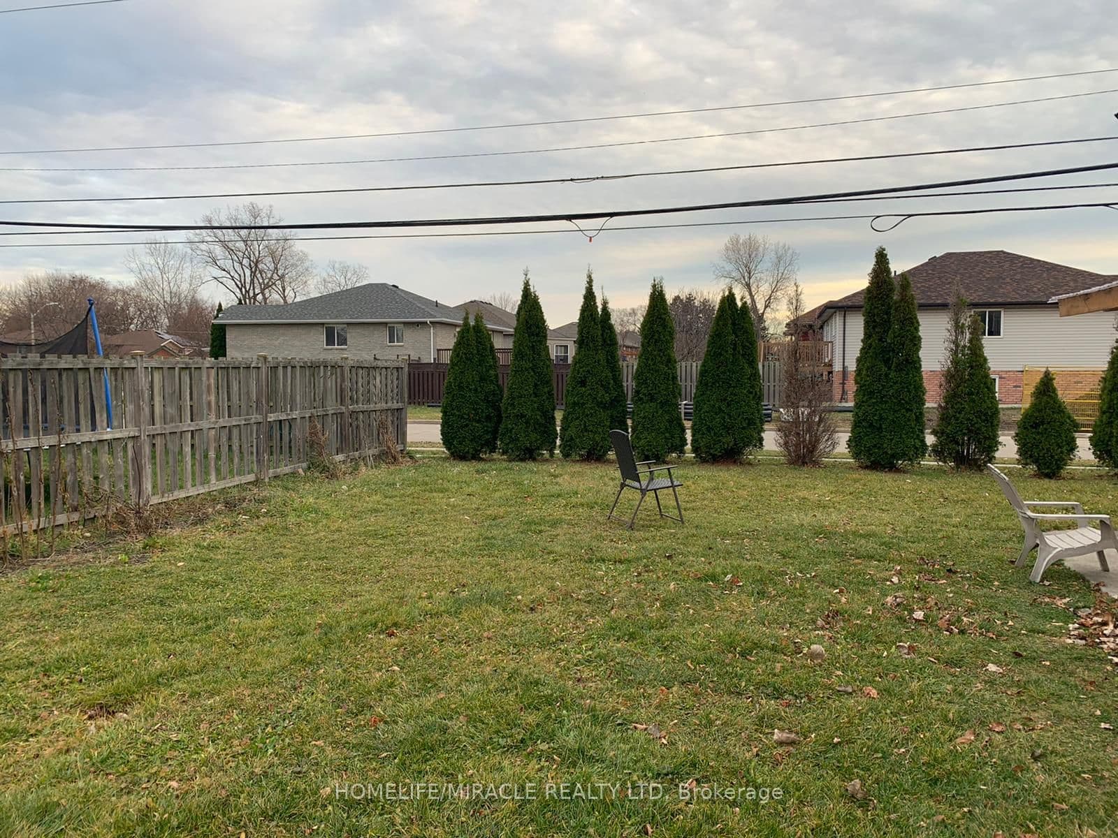 2392 Askin Avenue — photograph 2