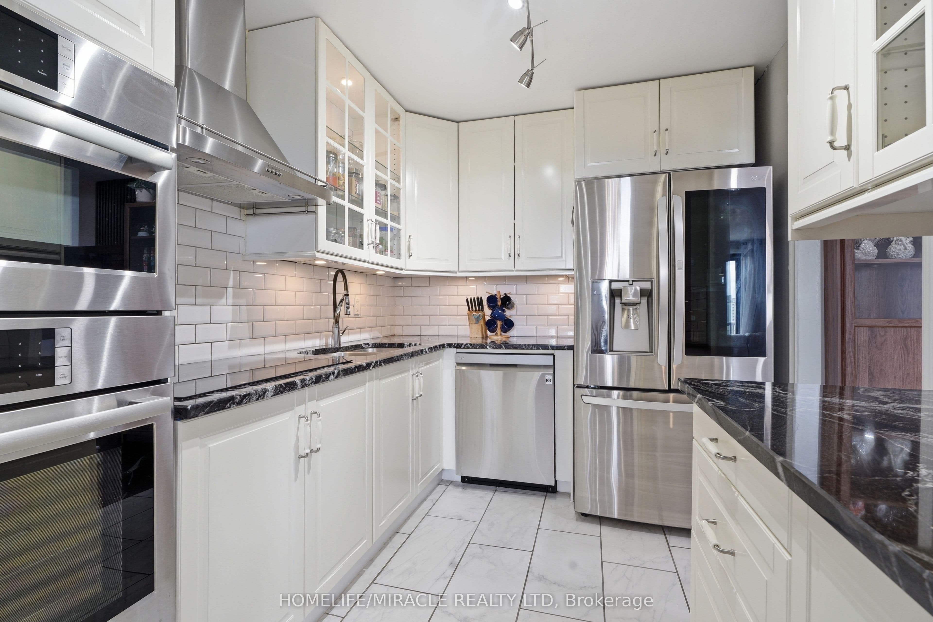 1100 Courtland Avenue #809 — photograph 2