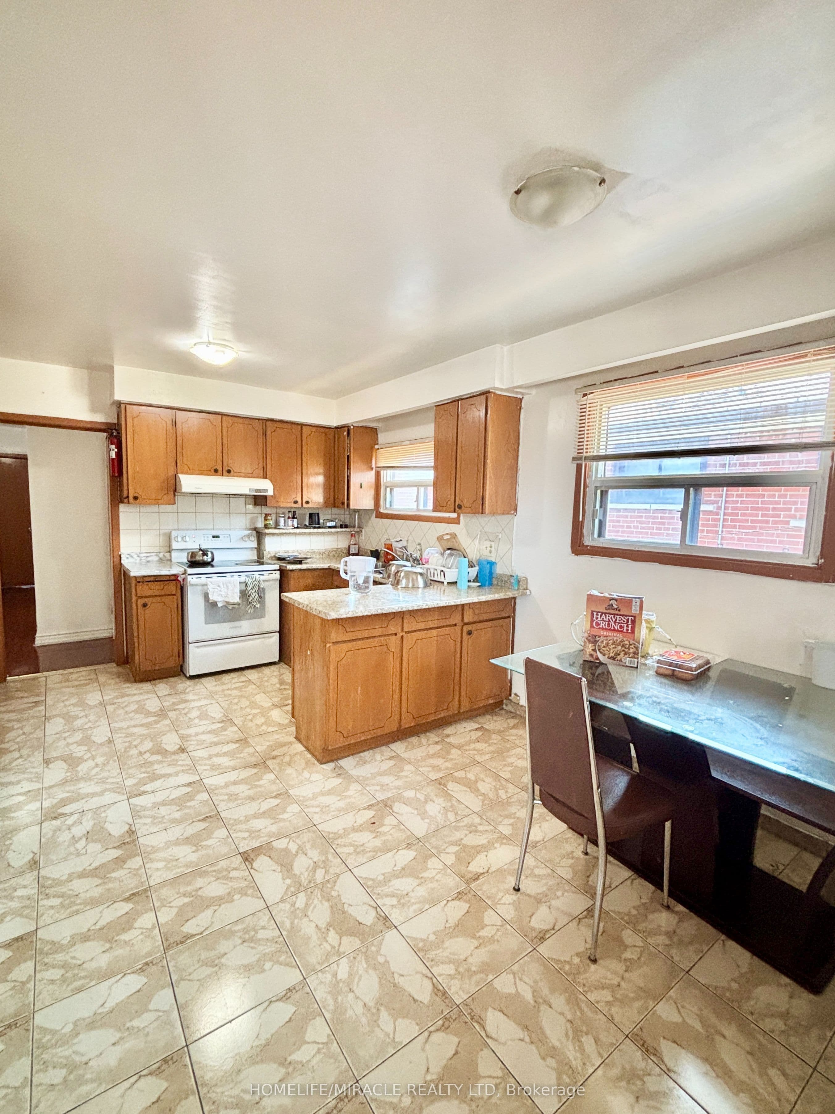 7276 Shallford Road — photograph 3