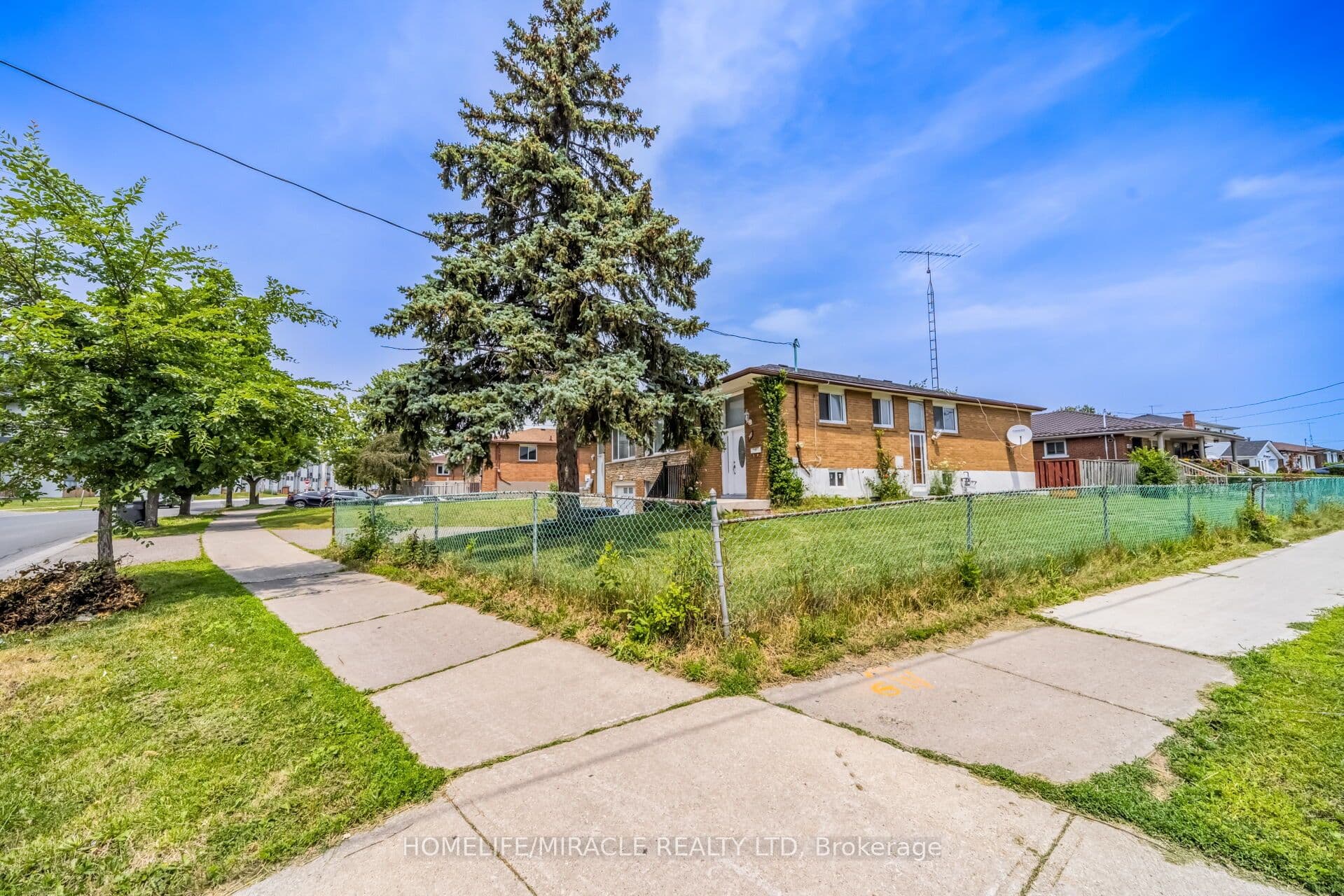 7187 Darcel Avenue — photograph 3