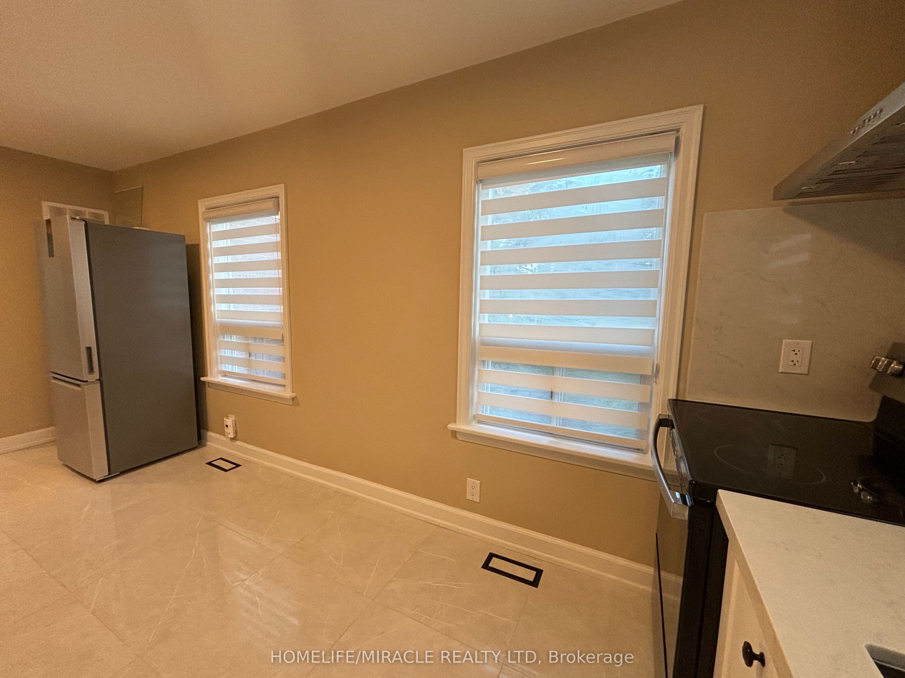 54 Hawman Avenue #Upper floor suite — photograph 5