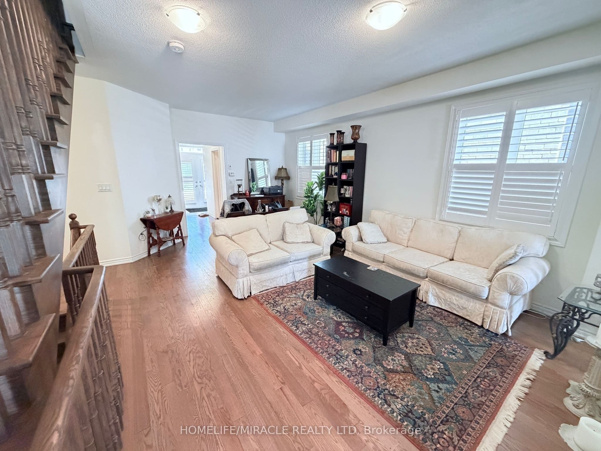 1195 Plymouth Drive — photograph 2