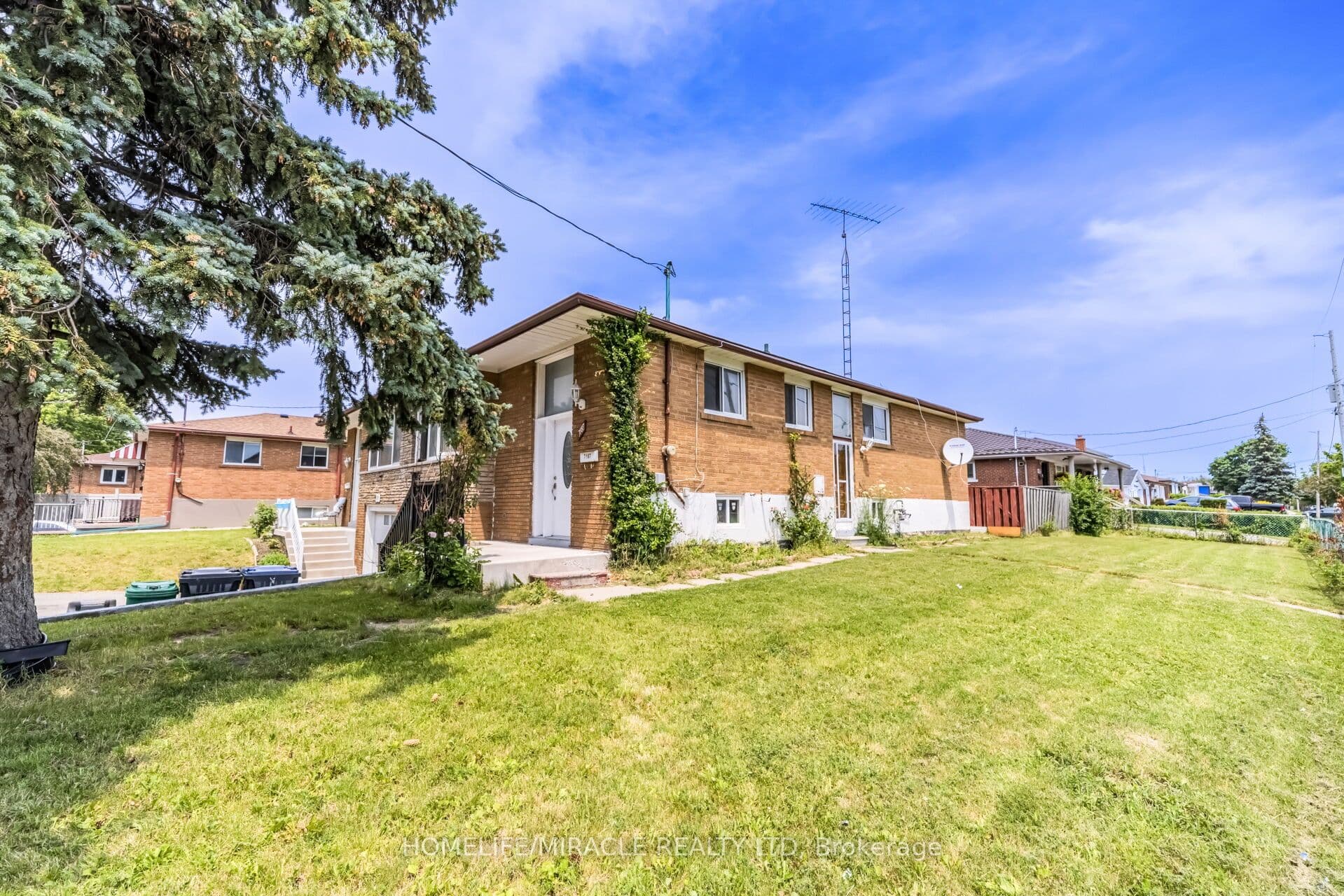 7187 Darcel Avenue — photograph 5