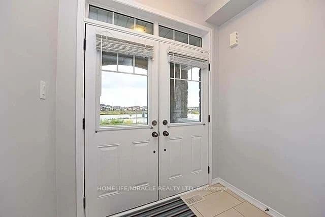 53 Baffin Crescent — photograph 2