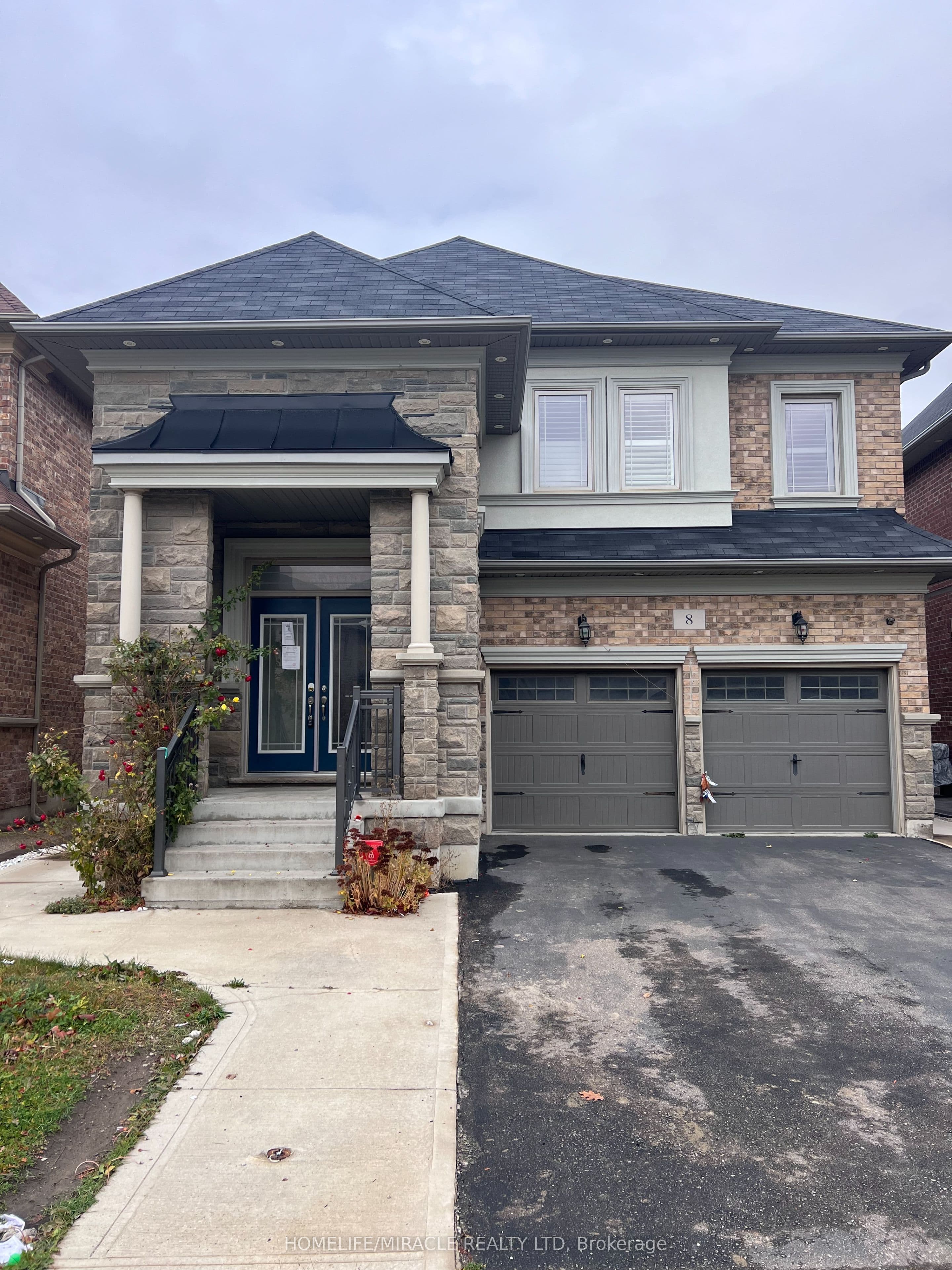 8 Arda Crescent — photograph 3