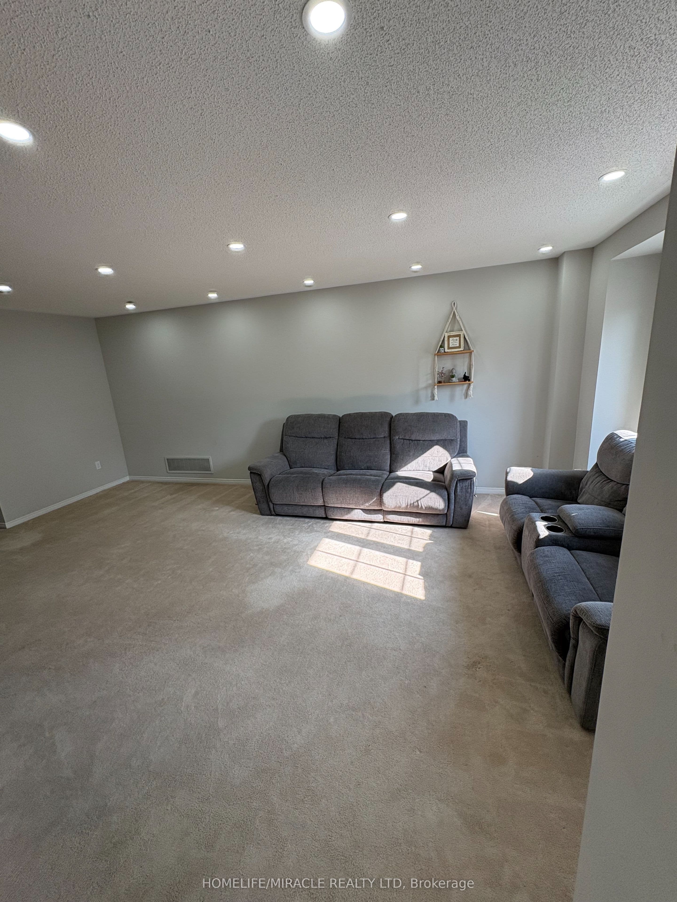 15 Nobbs Drive — photograph 5